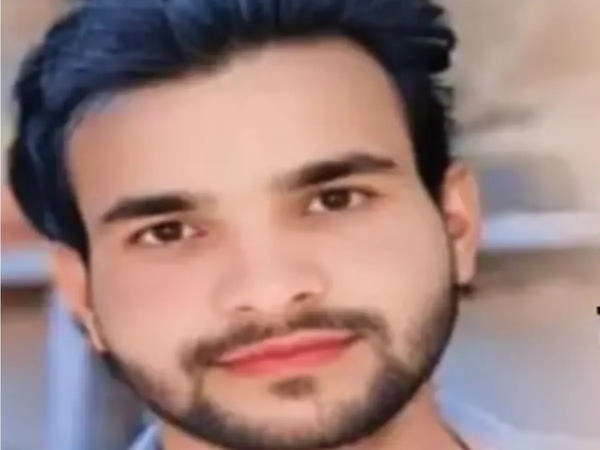 प्रेमिका से मिलने आए युवक को घरवालों ने दबोचा, महिलाओं ने इतना पीटा कि...