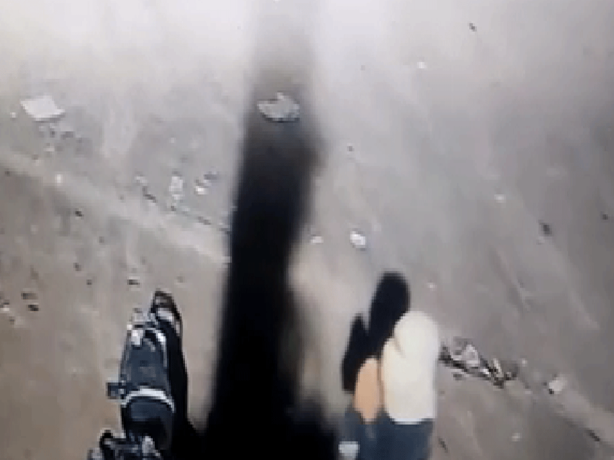 मंदिर के बाहर से चोरी की बाइक, फिर गलती का एहसास हुआ तो माफी मांग लगाई उठक-बैठक