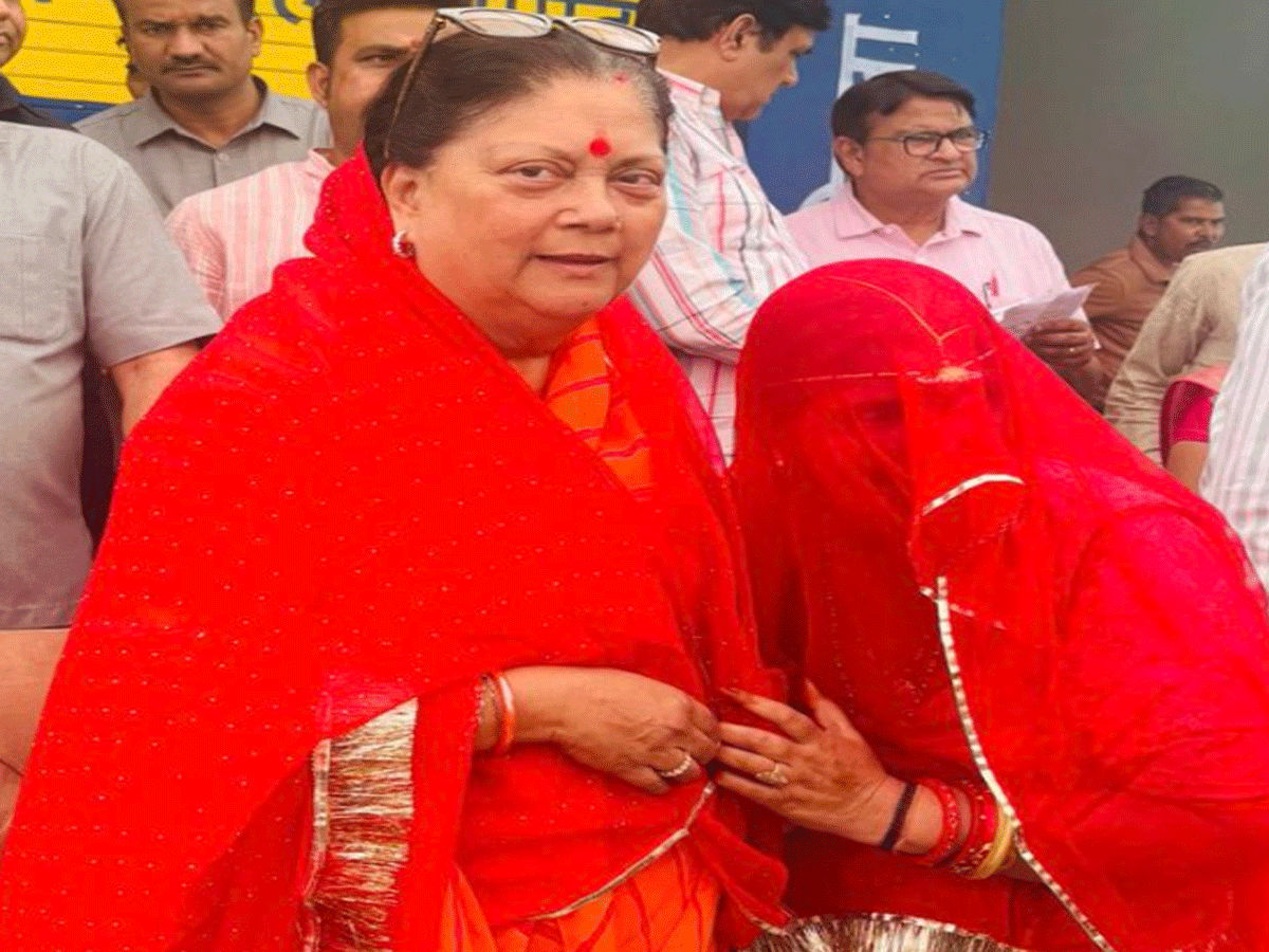 राजस्थान में हीटवेव के बीच अफसरों पर भड़की वसुंधरा राजे, कहा- लोग रो रहे हैं