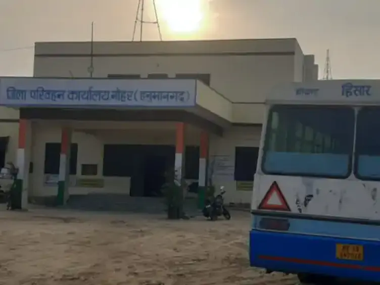 हरियाणा रोडवेज बस के पास सभी पेपर मौजूद फिर क्यों राजस्थान में हुई जब्त? जानिए वजह हरियाणा रोडवेज बस के पास सभी पेपर मौजूद फिर क्यों राजस्थान में हुई जब्त? जानिए वजह