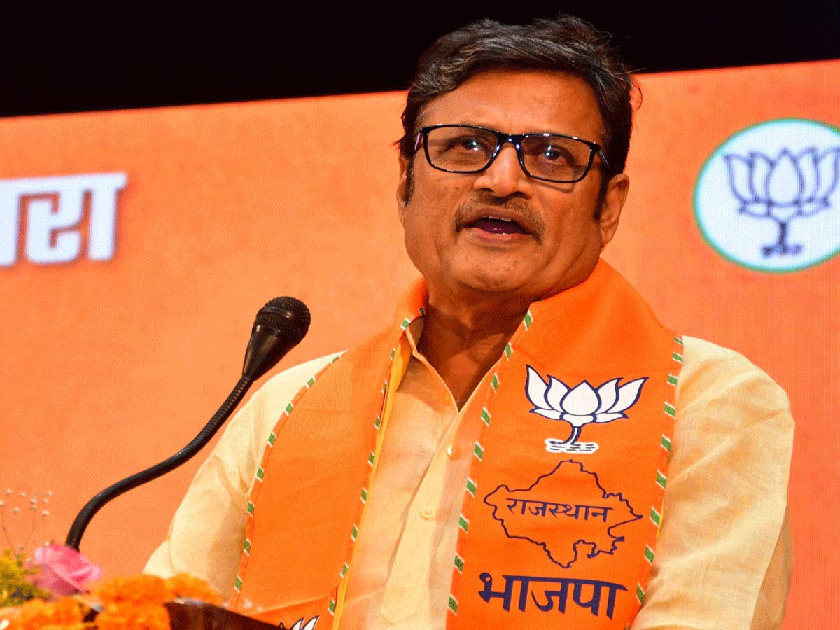 राजे के बचाव में राजेंद्र राठौड़ ने कहा- गहलोत जी अपनी खीझ निकालने से आपकी नाकामी नहीं छुपेगी राजे के बचाव में राजेंद्र राठौड़ ने कहा- गहलोत जी अपनी खीझ निकालने से आपकी नाकामी नहीं छुपेगी