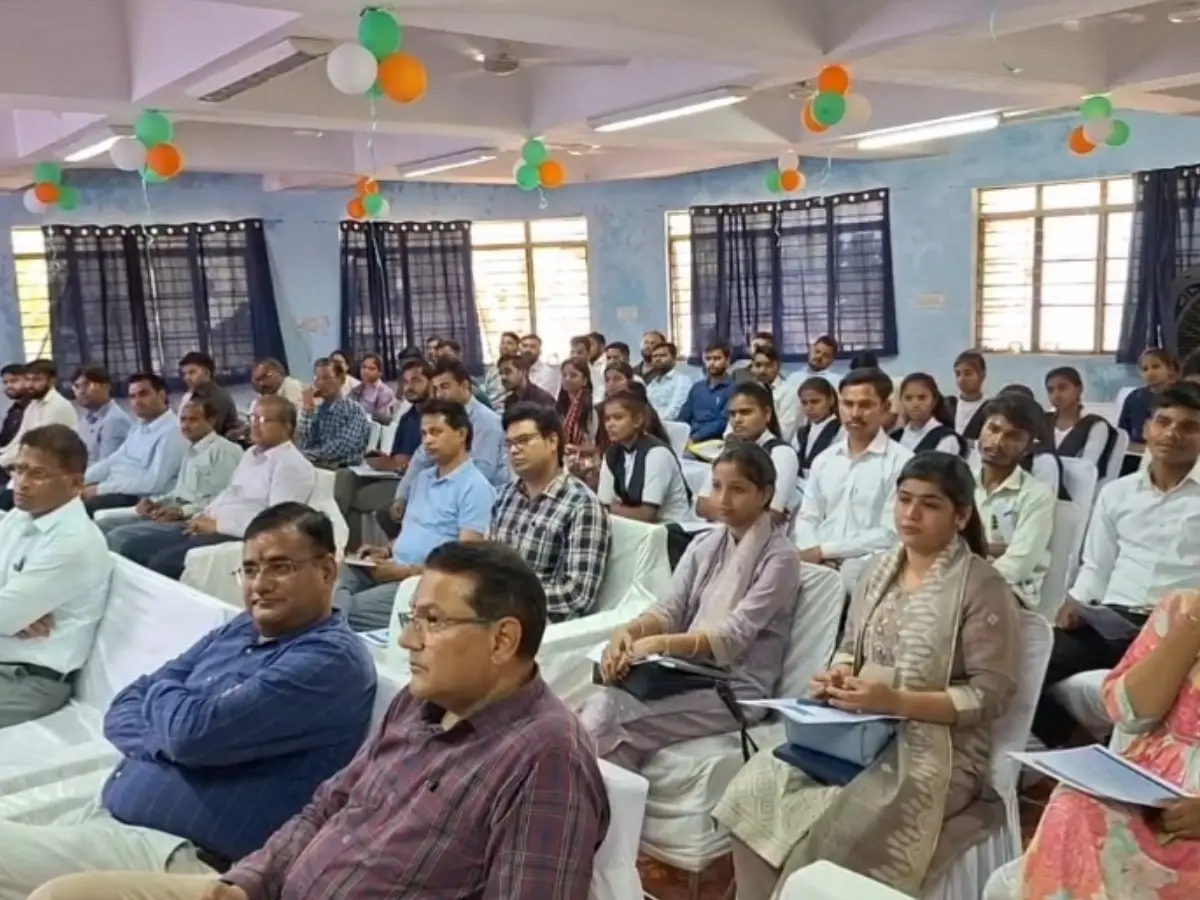 जिले की सभी सड़कों का हुआ निरिक्षण, विद्यार्थियों ने की जांच