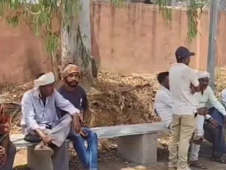 तेज रफ्तार बाइक अनियंत्रित होकर फिसली, मौके पर युवक की मौत तेज रफ्तार बाइक अनियंत्रित होकर फिसली, मौके पर युवक की मौत