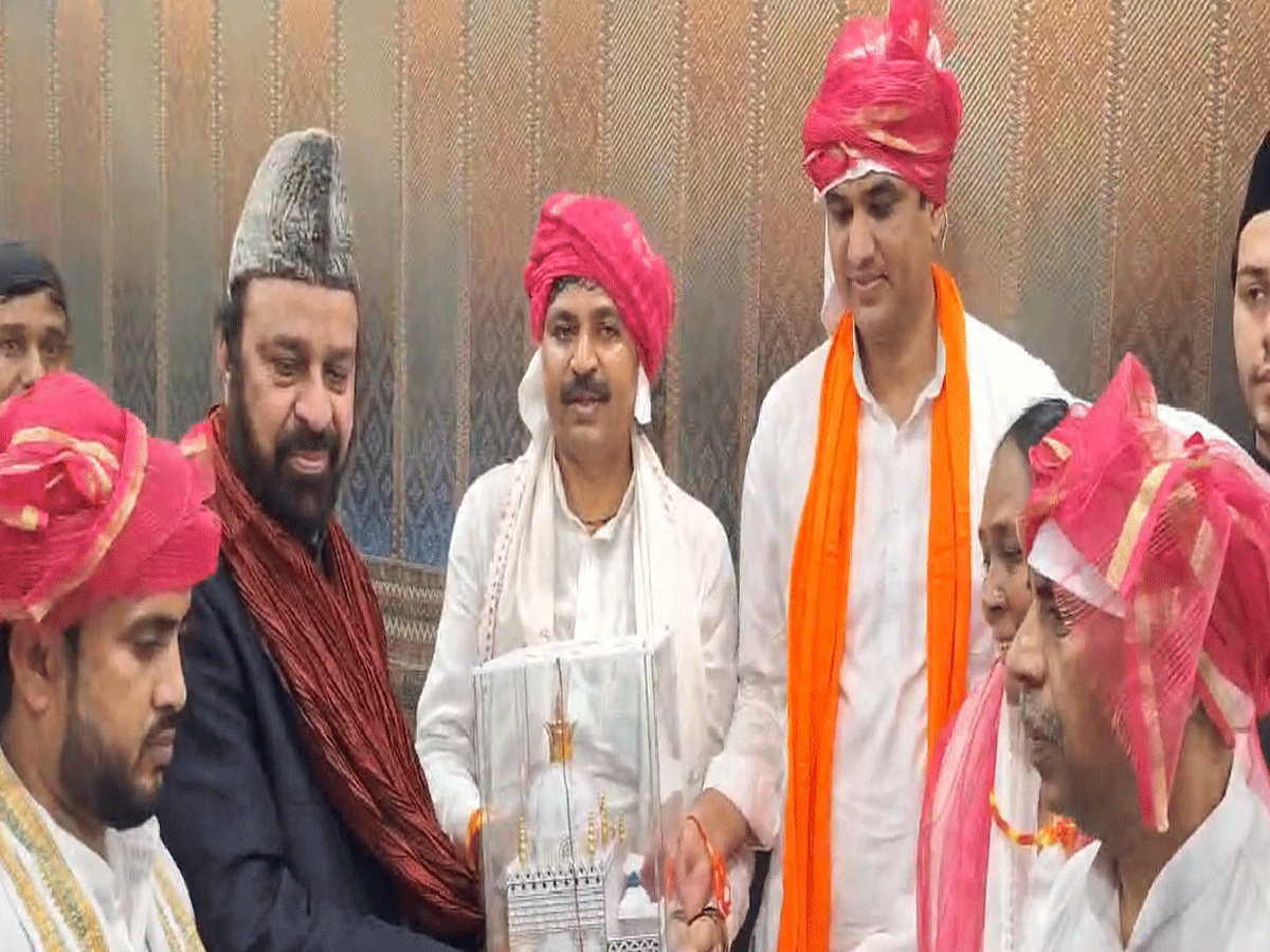 अजमेर दरगाह में जियारत करने पहुंचे टीकाराम जूली, BJP पर बोला तीखा हमला