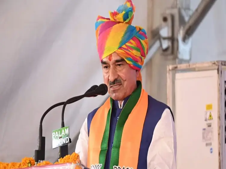 Madan Rathore: भाजपा अध्यक्ष मदन राठौड़ ने महिला नेता पर दे दिया विवादित ब्यान, भरी सभा में कहा 'ये एक्सपोर्ट क्वालिटी' हमारे सामने बैठी हैं, इनको भी... Madan Rathore: भाजपा अध्यक्ष मदन राठौड़ ने महिला नेता पर दे दिया विवादित ब्यान, भरी सभा में कहा 'ये एक्सपोर्ट क्वालिटी' हमारे सामने बैठी हैं, इनको भी...