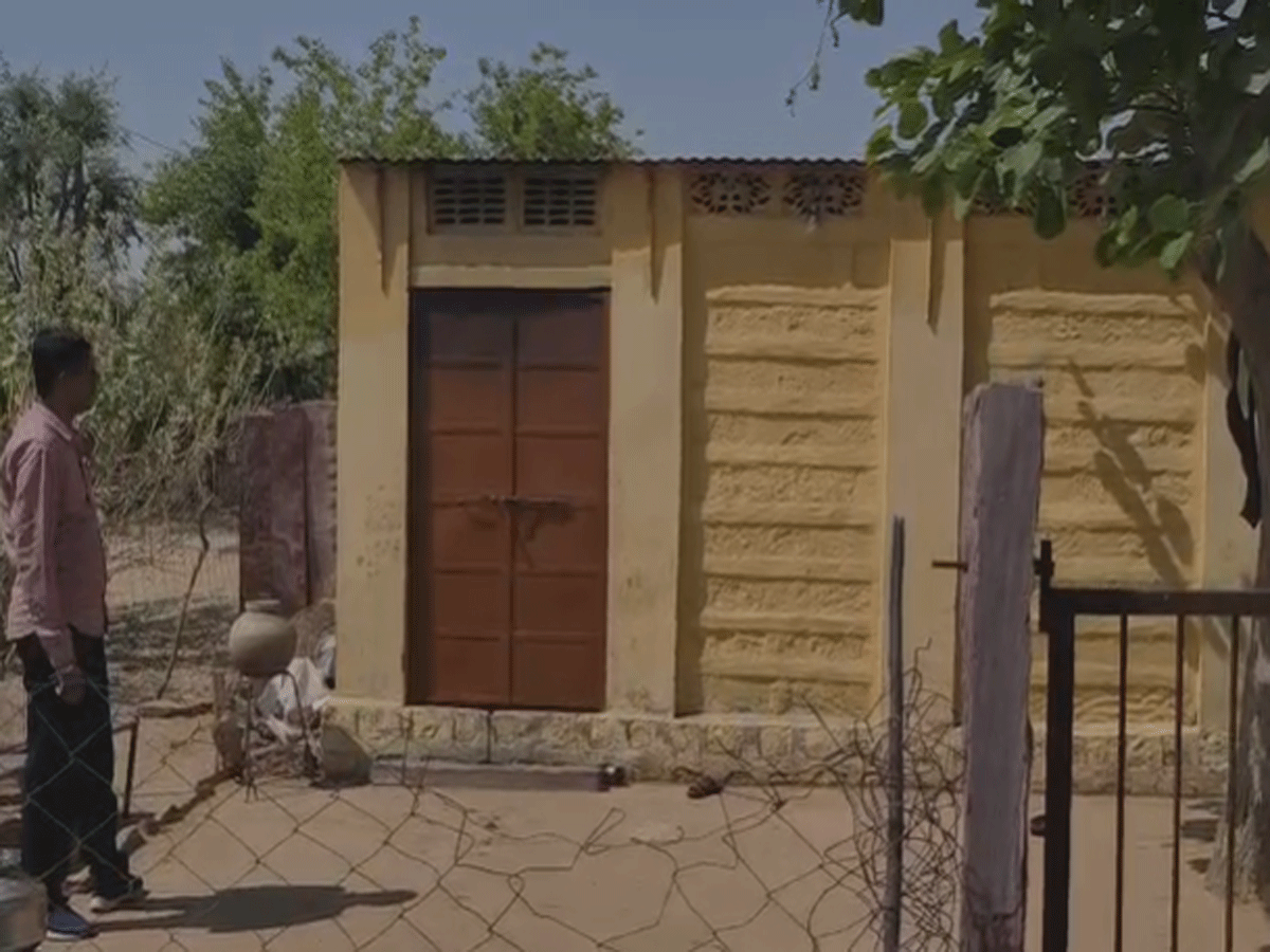 जोधपुर में मां बाप ने तीन बच्चों का किया मर्डर, फिर खुदकुशी की कोशिश जोधपुर में मां बाप ने तीन बच्चों का किया मर्डर, फिर खुदकुशी की कोशिश