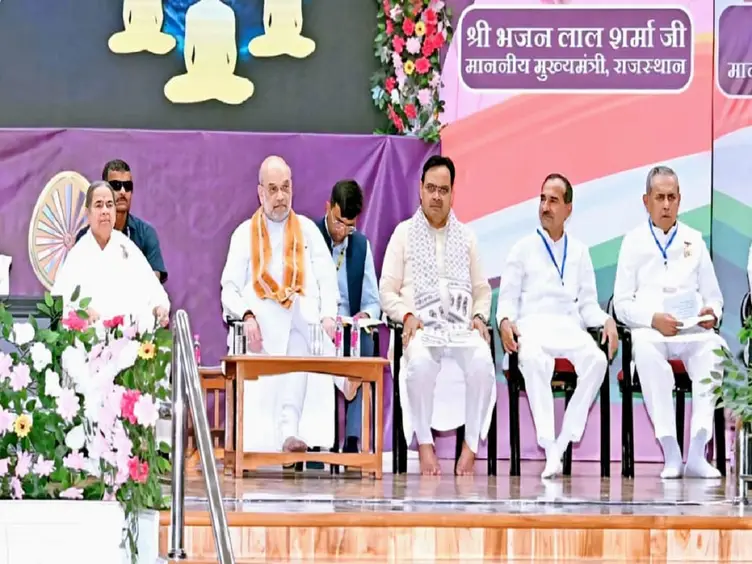 सिरोही में ब्रह्माकुमारी संस्थान पहुंचे अमित शाह, बोले- यहां शांति का अनुभव... सिरोही में ब्रह्माकुमारी संस्थान पहुंचे अमित शाह, बोले- यहां शांति का अनुभव...