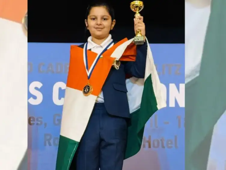 Kiana Parihar: विश्व ब्लिट्ज शतरंज चैम्पियनशिप में राजस्थान की बेटी कियाना ने रचा इतिहास, 9 साल की बहादुर बच्ची ने अपने नाम किया कांस्य पदक Kiana Parihar: विश्व ब्लिट्ज शतरंज चैम्पियनशिप में राजस्थान की बेटी कियाना ने रचा इतिहास, 9 साल की बहादुर बच्ची ने अपने नाम किया कांस्य पदक