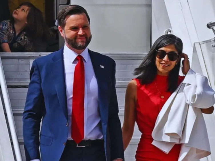 Rajasthan Live News: अमेरिकी वायुसेना के विशेष विमान से US के उपराष्ट्रपति जेडी वेंस पहुंचे जयपुर Rajasthan Live News: अमेरिकी वायुसेना के विशेष विमान से US के उपराष्ट्रपति जेडी वेंस पहुंचे जयपुर