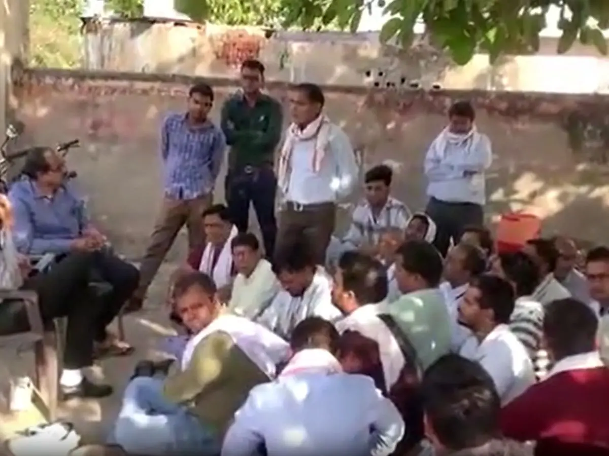 धोलागढ़ माता के मेले में पटवारी को लात मारने वाला हेड कांस्टेबल सस्पेंड