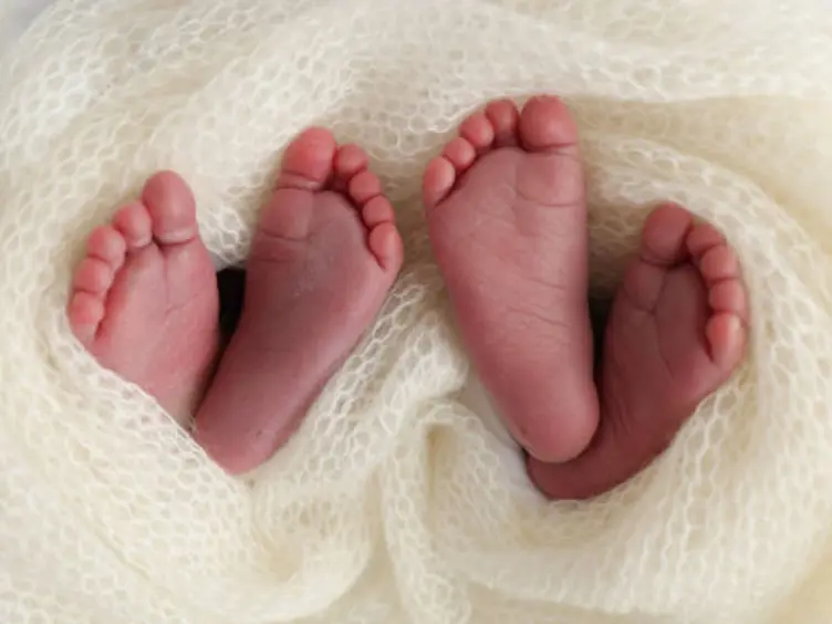 Alwar News: जुड़वा बेटी पैदा होने पर तिलमिला गया पिता, पत्नी को सड़क पर छोड़ा, एक बेटी को चारपाई से नीचे फेंका Alwar News: जुड़वा बेटी पैदा होने पर तिलमिला गया पिता, पत्नी को सड़क पर छोड़ा, एक बेटी को चारपाई से नीचे फेंका