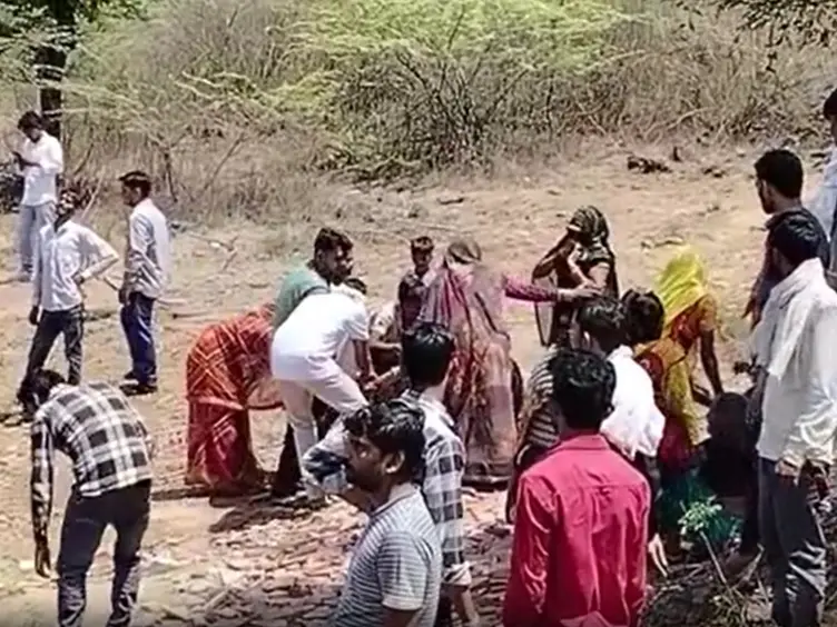 मातम में बदली शादी की खुशियां, एक ही परिवार के तीन बच्चों की दर्दनाक मौत मातम में बदली शादी की खुशियां, एक ही परिवार के तीन बच्चों की दर्दनाक मौत