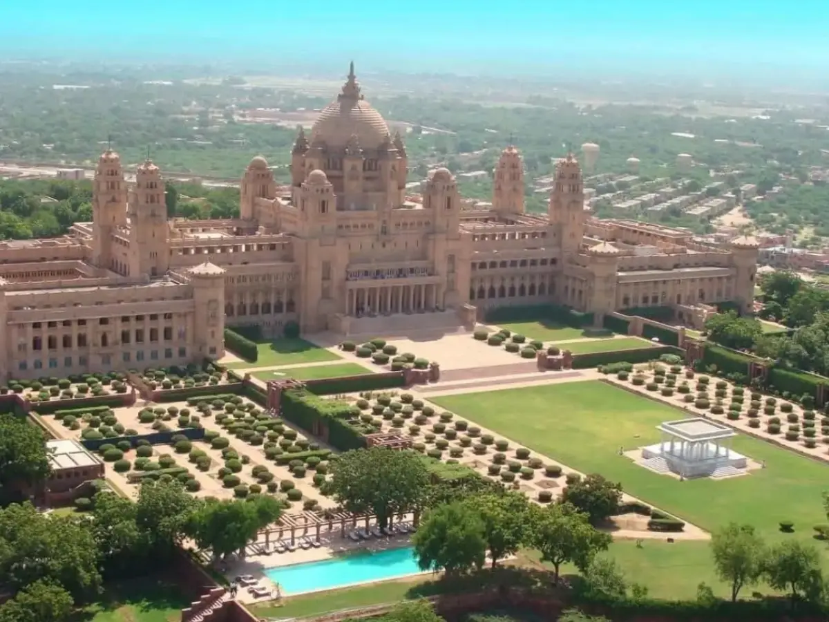 राजस्‍थानी आर्किटेक्‍चर का नमूना