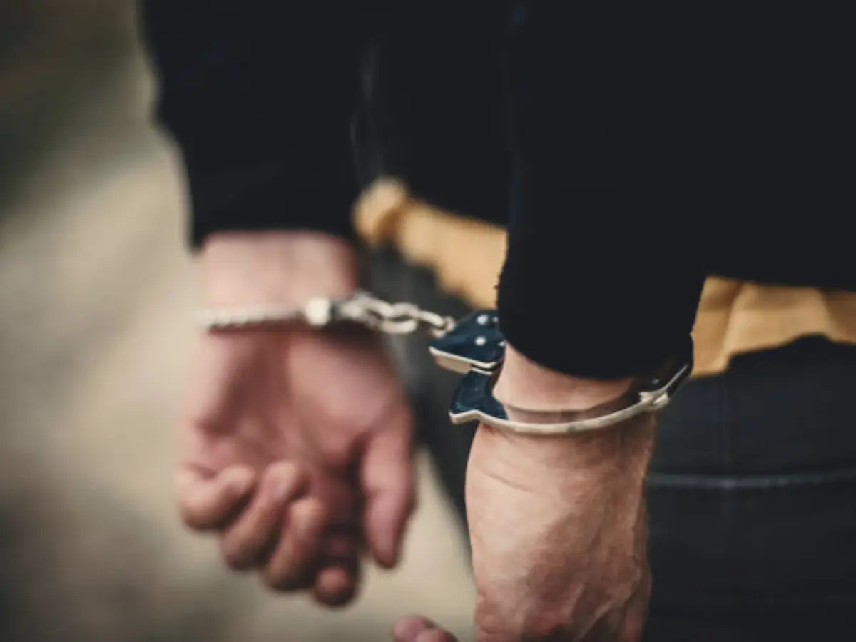 Dholpur News: बीहड़ में पुलिस की बड़ी कार्रवाई, अवैध हथियारों के साथ एक आरोपी गिरफ्तार