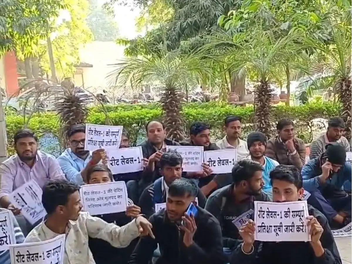 शिक्षक भर्ती 2022 के परिणाम आने में हो रही देरी, प्रतापगढ़ में अभ्यर्थियों में बढ़ रही नाराजगी शिक्षक भर्ती 2022 के परिणाम आने में हो रही देरी, प्रतापगढ़ में अभ्यर्थियों में बढ़ रही नाराजगी