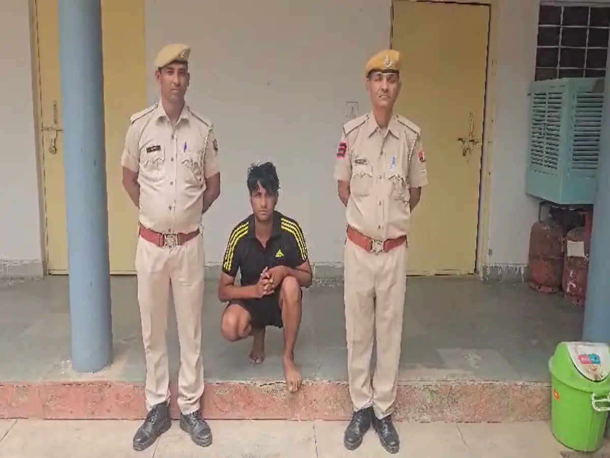 Alwar News: बलात्कार, धमकी और अश्लीलता – महिला के साथ हुई हैवानियत की हदें पार, आरोपी गिरफ्तार Alwar News: बलात्कार, धमकी और अश्लीलता – महिला के साथ हुई हैवानियत की हदें पार, आरोपी गिरफ्तार