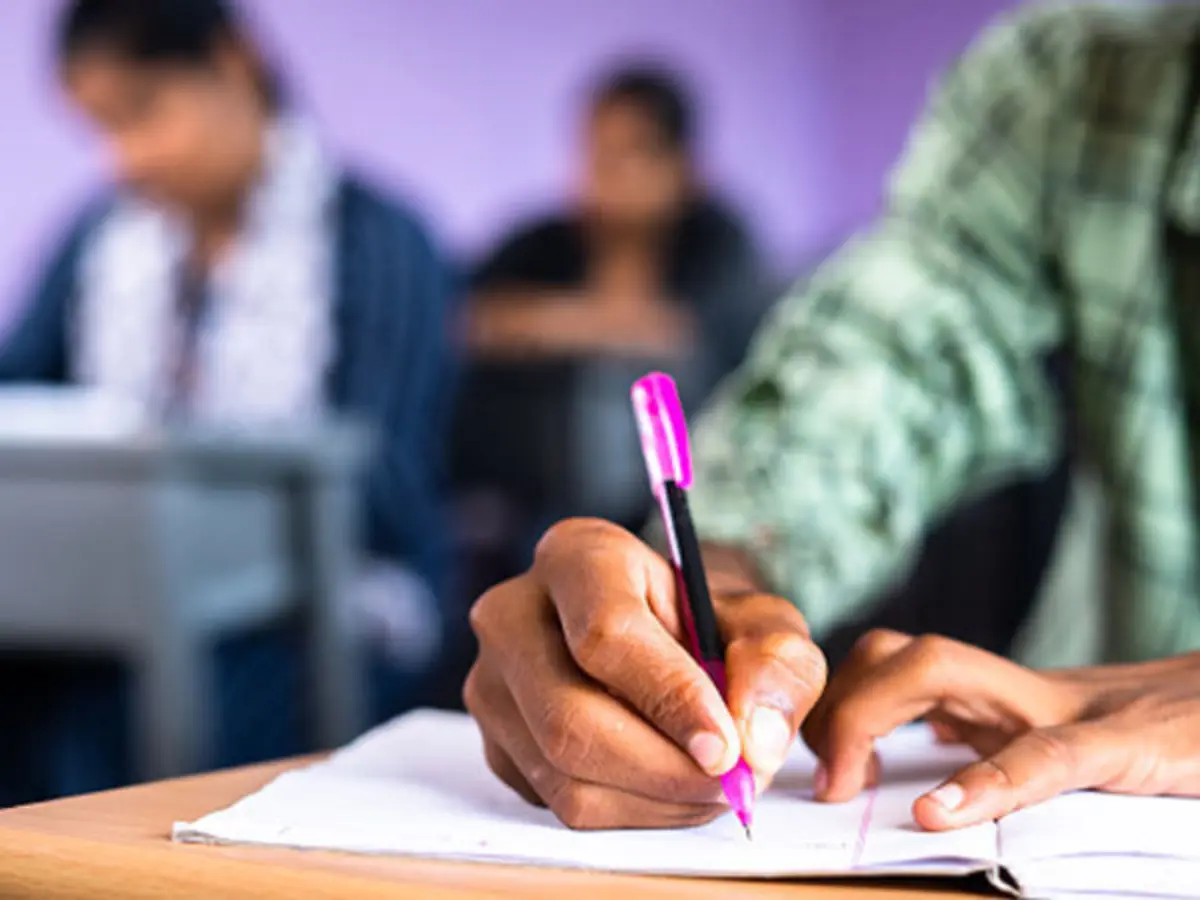 Rajasthan BSTC Exam: एग्जाम हॉल में पकड़े गए 5 'मुन्ना भाई'... डमी कैंडिडेट बनकर दे रहे थे परीक्षा