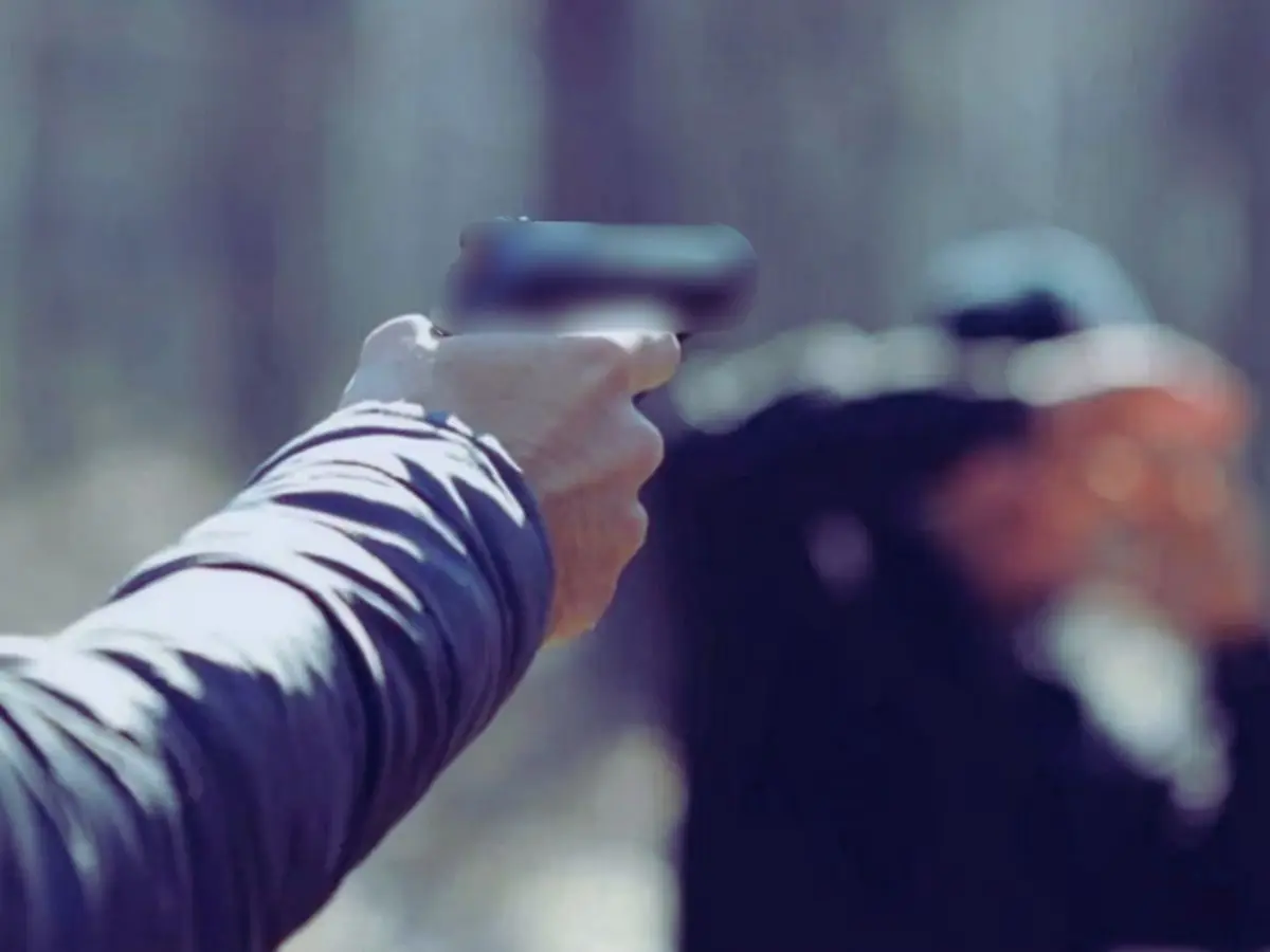 मंदिर के चौखट से सीधा यमलोक पहुंचा हिस्ट्रीशीटर! बदमाशों ने गोलियों से किया छल्ली मंदिर के चौखट से सीधा यमलोक पहुंचा हिस्ट्रीशीटर! बदमाशों ने गोलियों से किया छल्ली