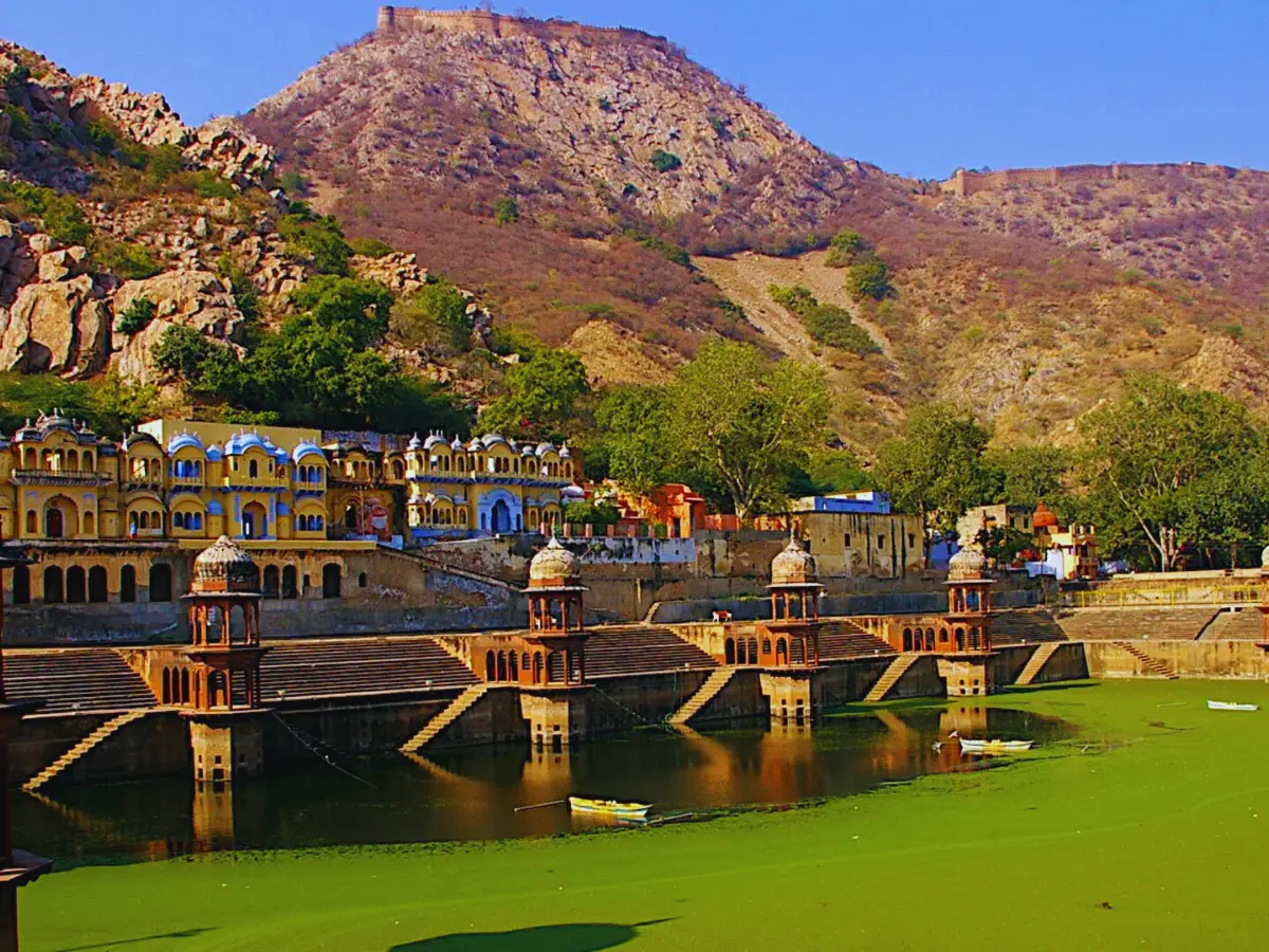 मानसून में अलवर का सिलीसेढ़ लेक पैलेस पर्यटकों के लिए किसी स्वर्ग से ...