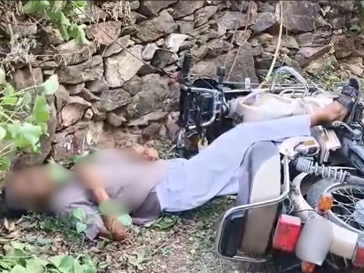 Rajasthan Accident: रोड पर विद्युत लाइन की चपेट में आया शख्स, मौके पर हुई मौत Rajasthan Accident: रोड पर विद्युत लाइन की चपेट में आया शख्स, मौके पर हुई मौत
