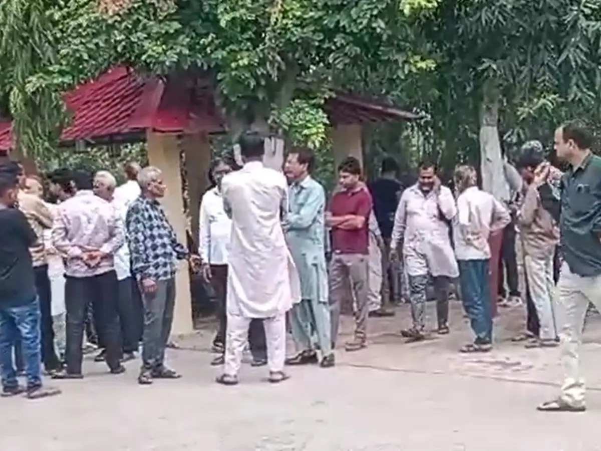 तेज हवाओं का झोंका युवक के लिए बना काल! पेड़ की टहनी गिरने से हुई मौत