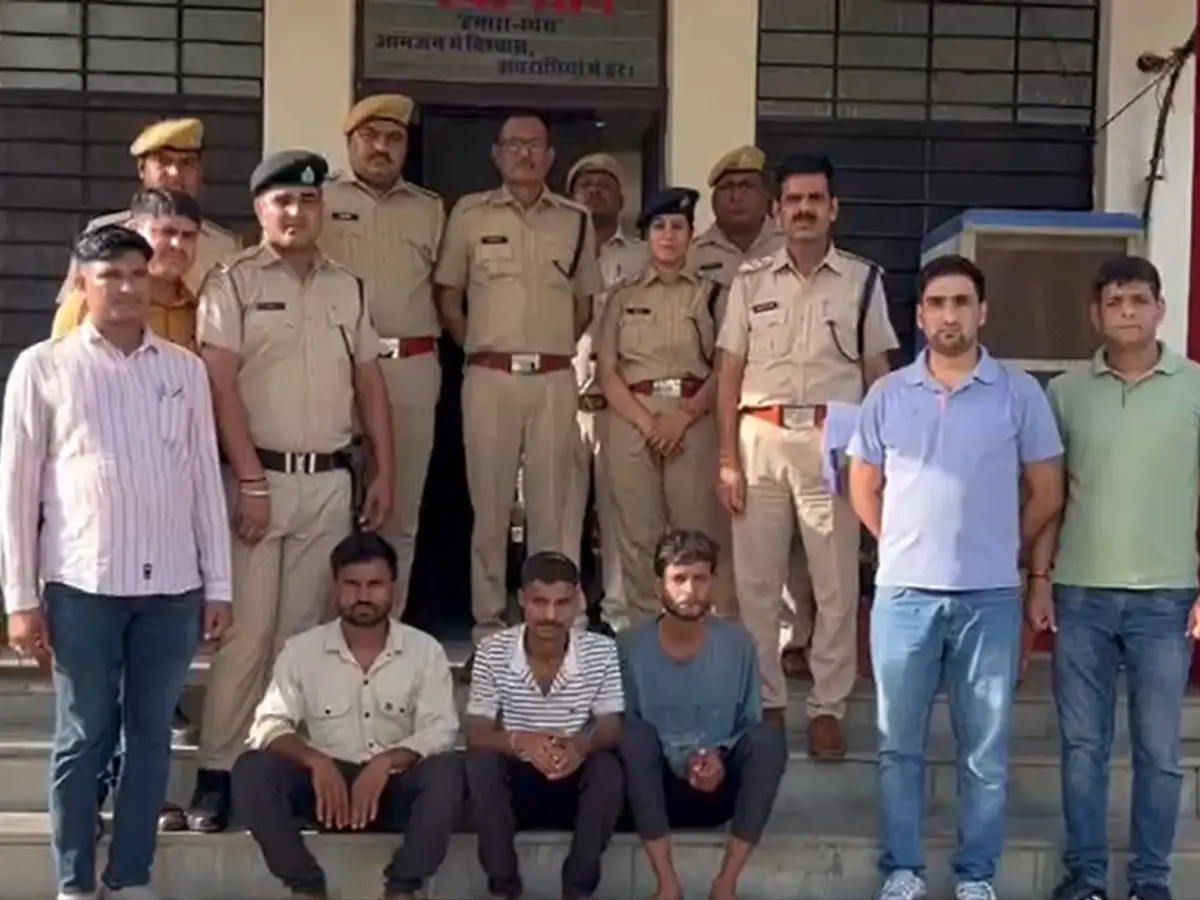 सुरेंद्र मेवाड़ा हत्याकांड का खुलासा, तीन आरोपी गिरफ्तार, दो की तलाश जारी सुरेंद्र मेवाड़ा हत्याकांड का खुलासा, तीन आरोपी गिरफ्तार, दो की तलाश जारी