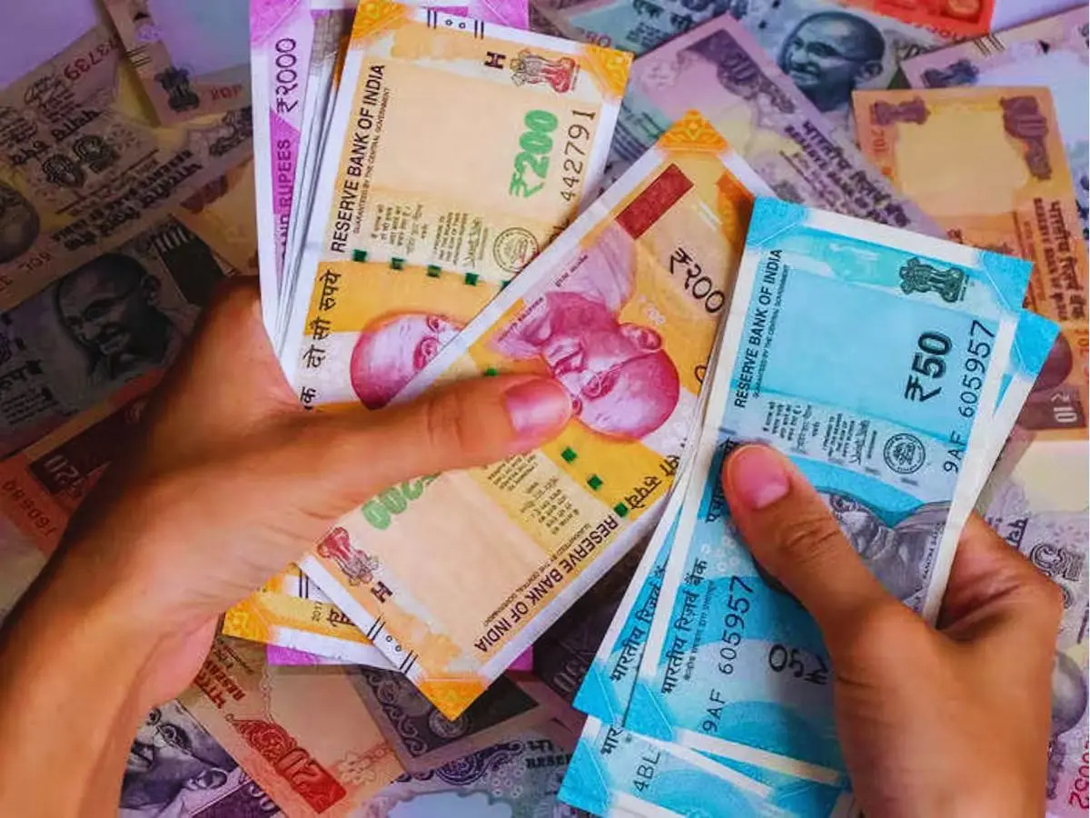 शेयर मार्केट का चढ़ा खुमार, ICICI बैंक मैनेजर ने ठगे करोड़ों रूपये शेयर मार्केट का चढ़ा खुमार, ICICI बैंक मैनेजर ने ठगे करोड़ों रूपये