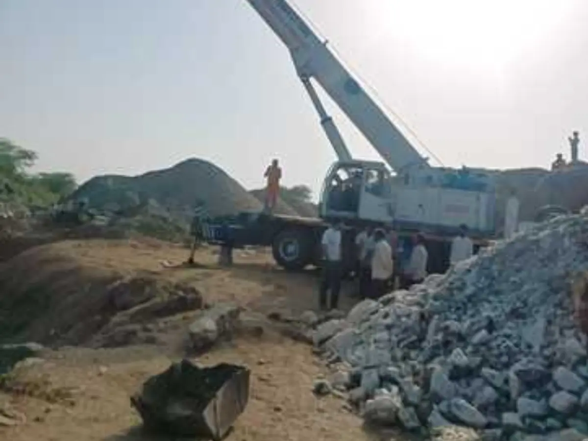 Bhilwara News: भीलवाड़ा में दर्दनाक हादसा, खदान ढहने से एक  की मौत, 14 घंटों से पाताल में फंसे 2 मजदूर,  रेस्क्यू ऑपरेशन जारी