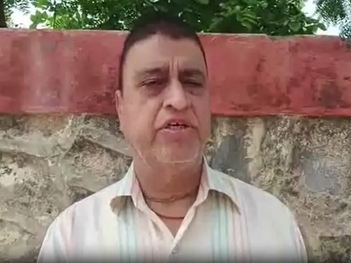 रात के सन्नाटे में लुटेरों की दहशत! बंदूक की नोक पर छीना मोबाइल, नकदी और चाबी रात के सन्नाटे में लुटेरों की दहशत! बंदूक की नोक पर छीना मोबाइल, नकदी और चाबी