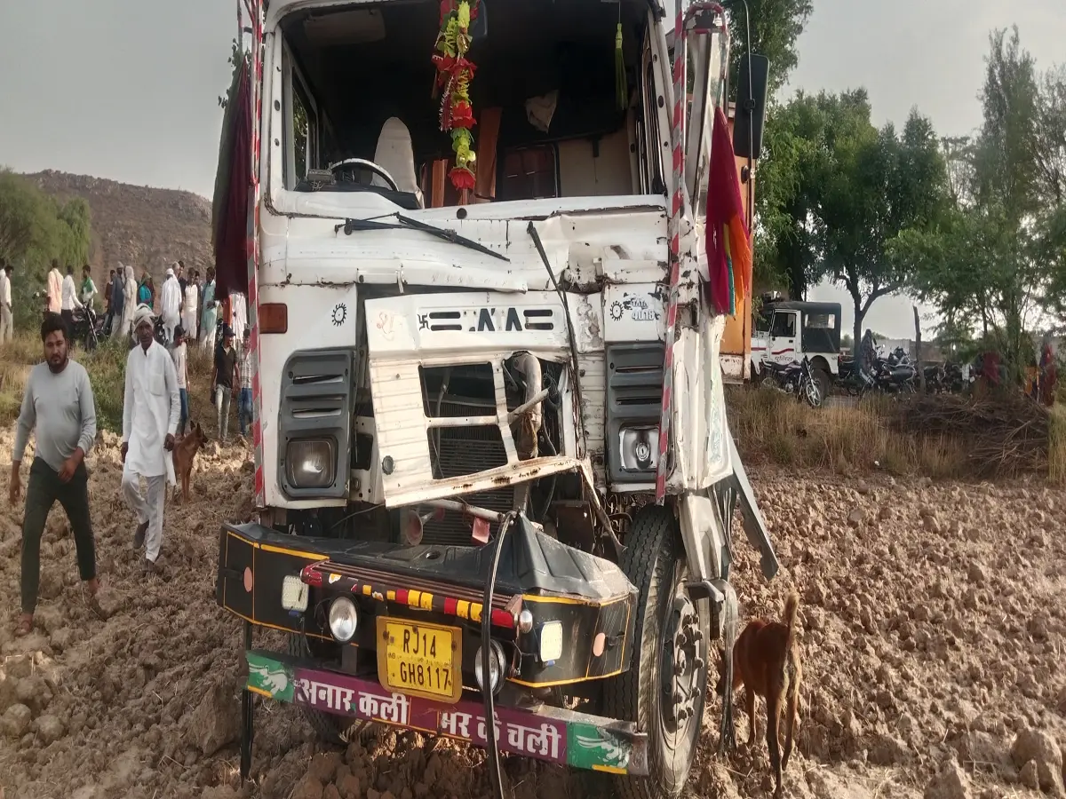 दौसा में मौत का तांडव! बेकाबू ट्रेलर ने ली दादा-पोते समेत 3 जिंदगियां, एक घायल दौसा में मौत का तांडव! बेकाबू ट्रेलर ने ली दादा-पोते समेत 3 जिंदगियां, एक घायल