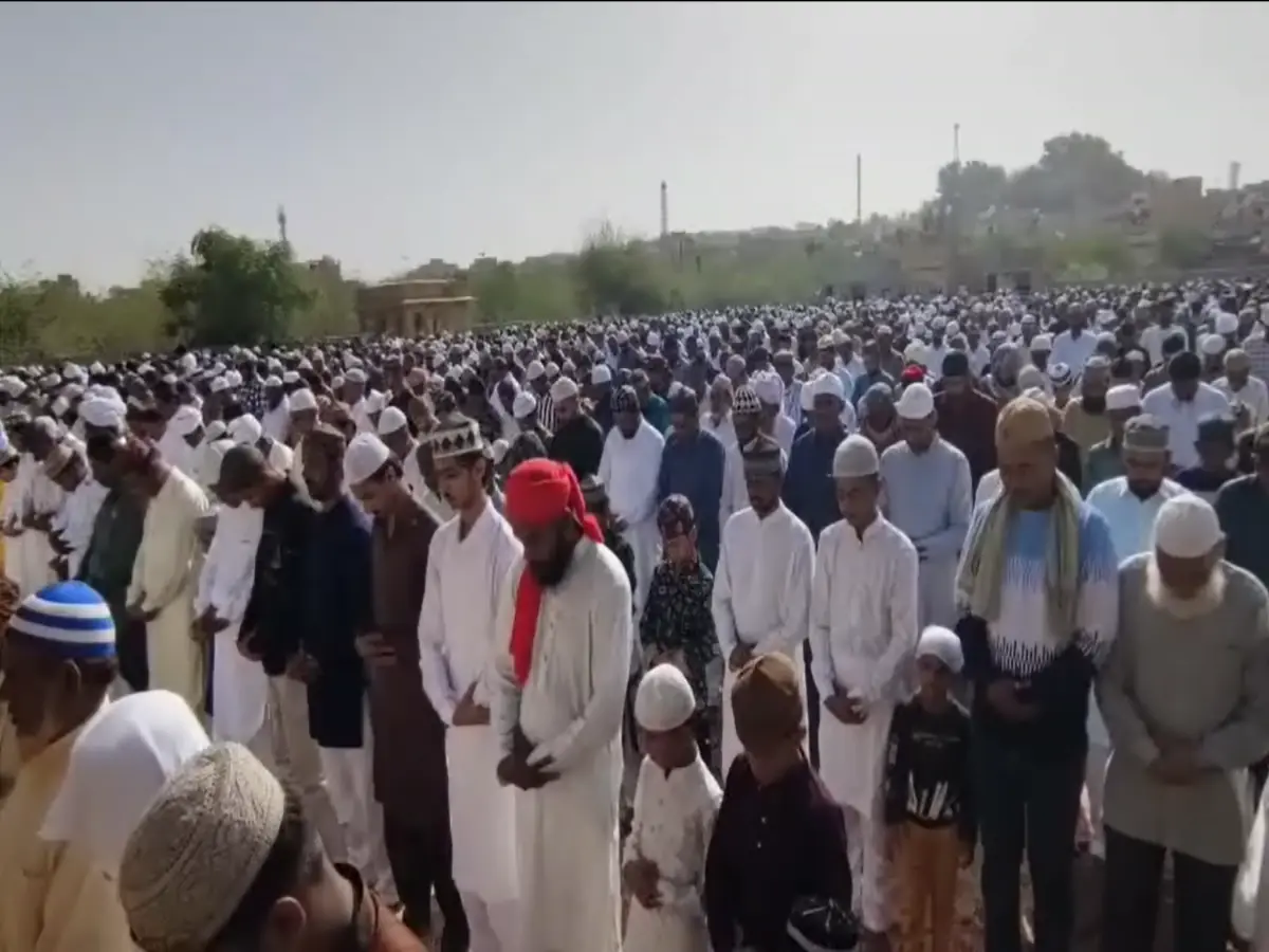 Jaisalmer News: ना जात, ना मजहब... जैसलमेर की ईद ने दिखाया असली भारत! Jaisalmer News: ना जात, ना मजहब... जैसलमेर की ईद ने दिखाया असली भारत!
