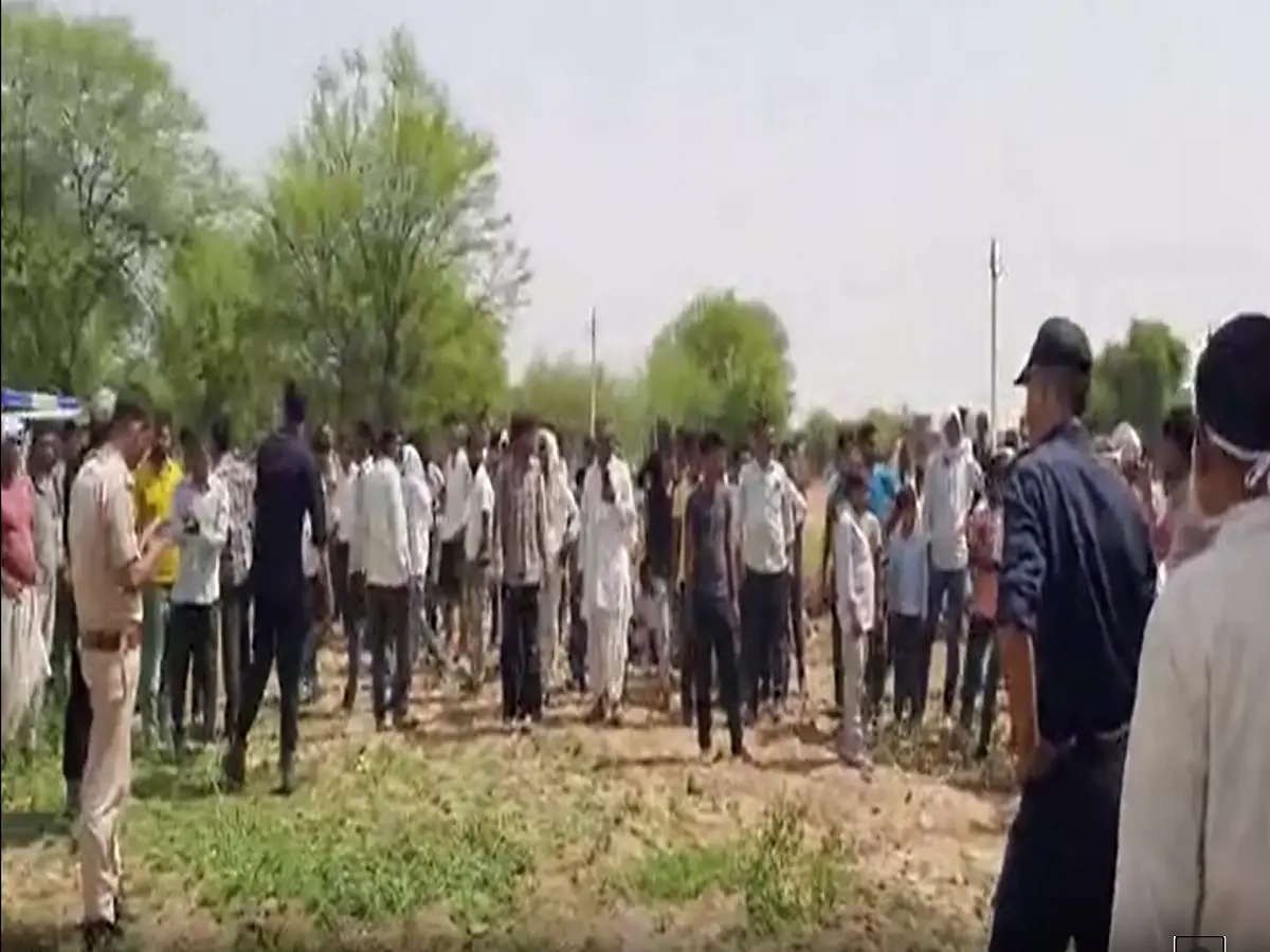 Rajasthan Crime: नशे में धुत ससुर और पति कर रहे थे बहू से मारपीट, तभी... बिछ गई लाशें Rajasthan Crime: नशे में धुत ससुर और पति कर रहे थे बहू से मारपीट, तभी... बिछ गई लाशें