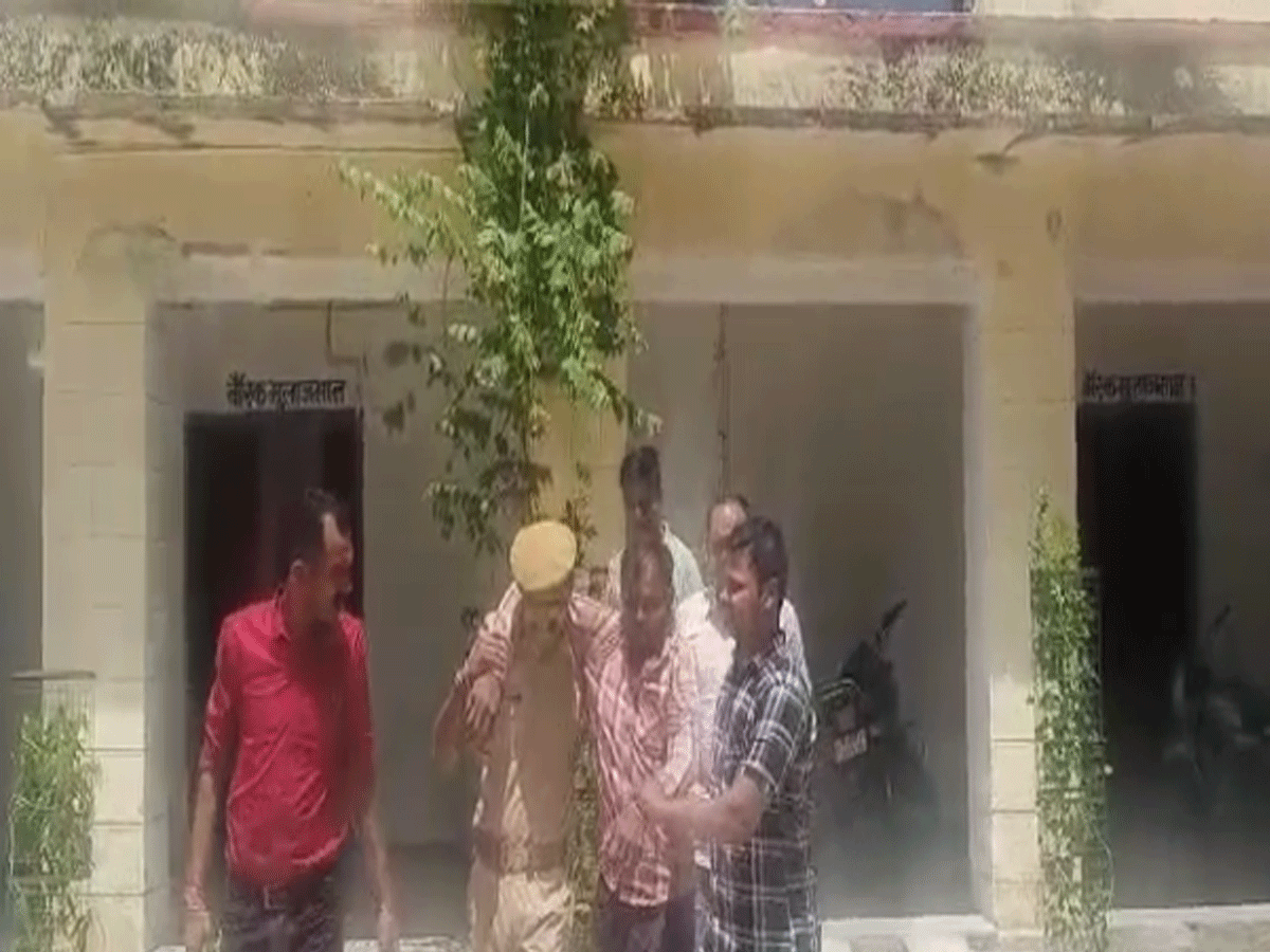 Udaipur News: भाई ने भाई के सिर पर दे मारा लोहे का पाइप, खून बहने से हुई मौत Udaipur News: भाई ने भाई के सिर पर दे मारा लोहे का पाइप, खून बहने से हुई मौत