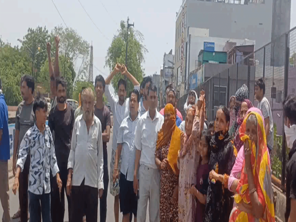 Kota News: किशोर सागर तालाब में डाले जा रहे मीट और खाल, फैली गंदगी