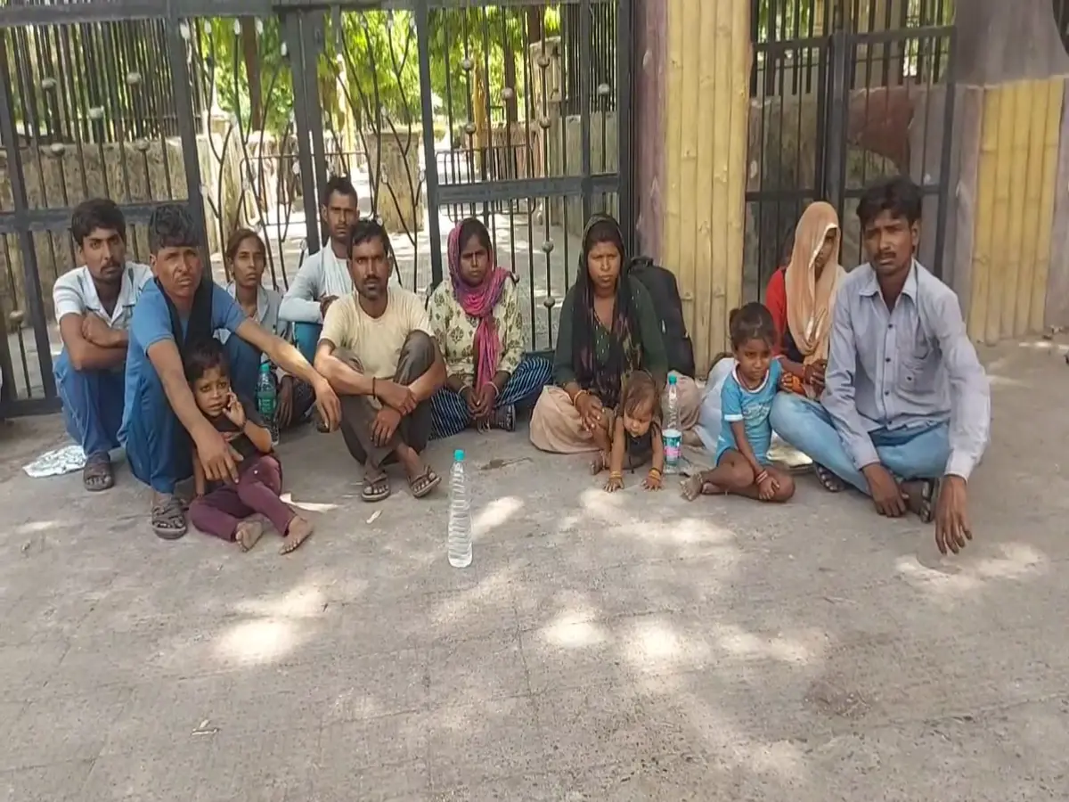 Bhilwara News: भीलवाड़ा में इंसानियत शर्मसार! परिवार को मजदूरी नहीं, मिली धमकी और भूख Bhilwara News: भीलवाड़ा में इंसानियत शर्मसार! परिवार को मजदूरी नहीं, मिली धमकी और भूख