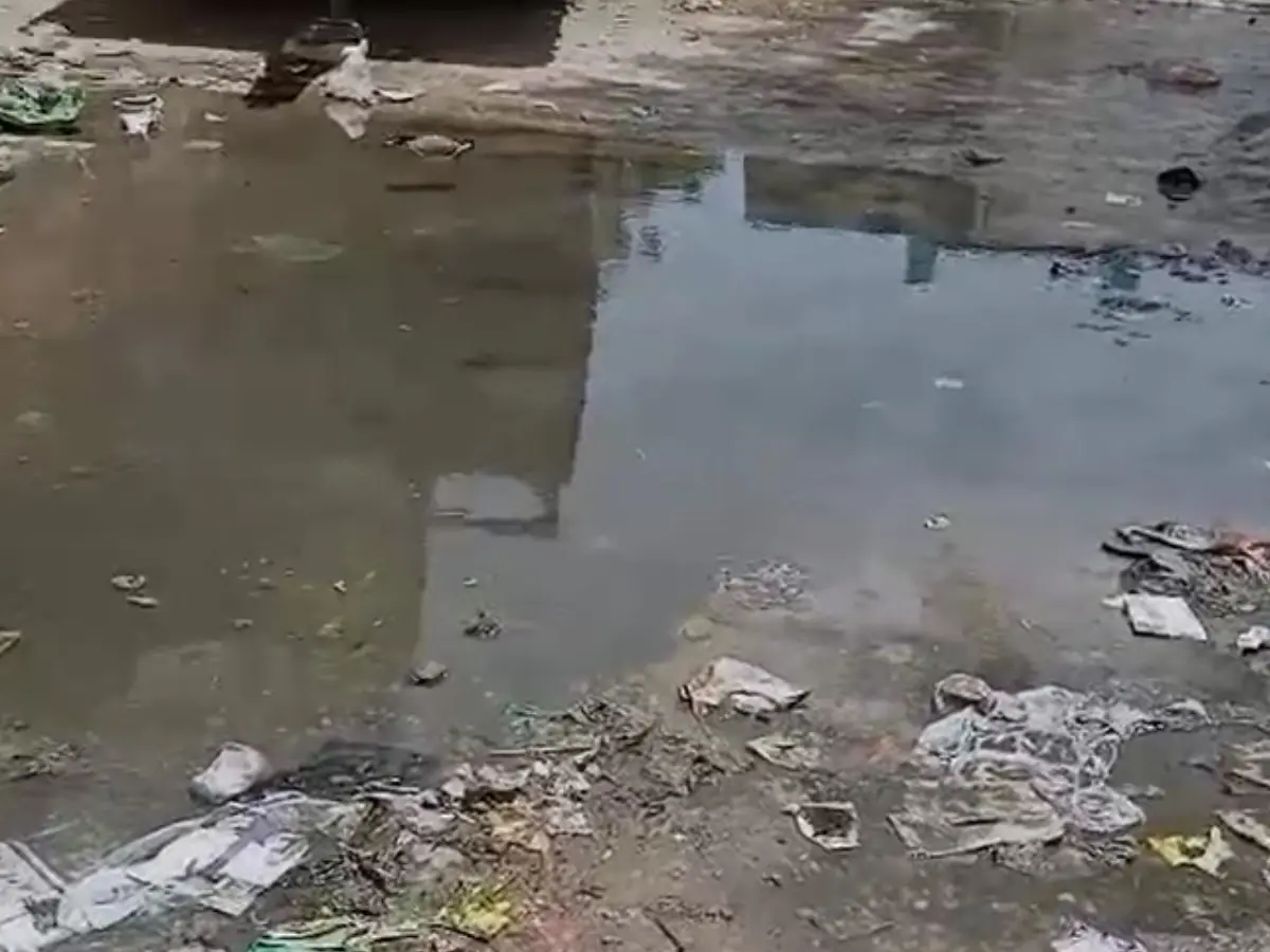कोटा के खेड़ारामपुर गांव के फैली चारो तरफ गंदगी ,ग्रामीण हो रहे परेशान