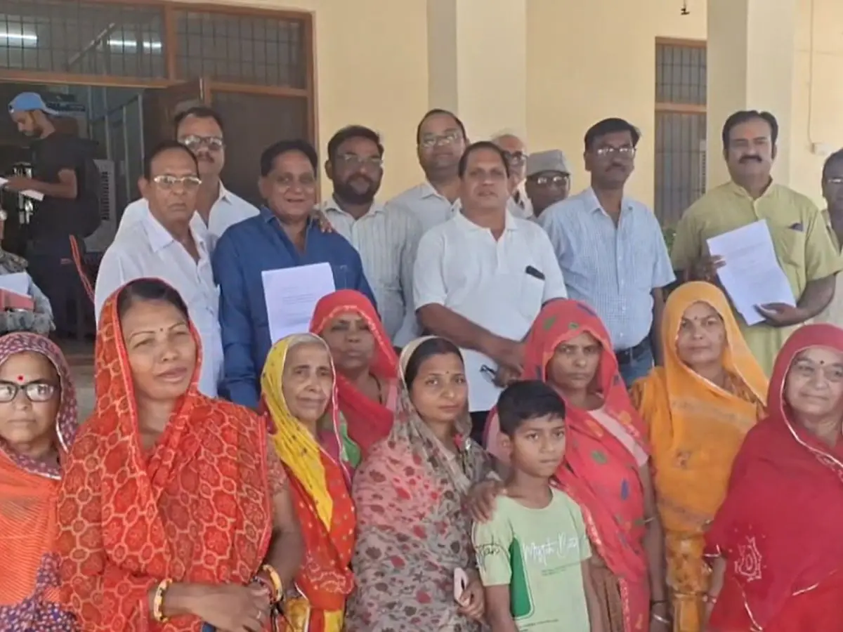 मोहन नगर सड़क अतिक्रमण से लोग त्रस्त, क्षेत्रवासियों ने जिला कलेक्टर को दिया ज्ञापन मोहन नगर सड़क अतिक्रमण से लोग त्रस्त, क्षेत्रवासियों ने जिला कलेक्टर को दिया ज्ञापन
