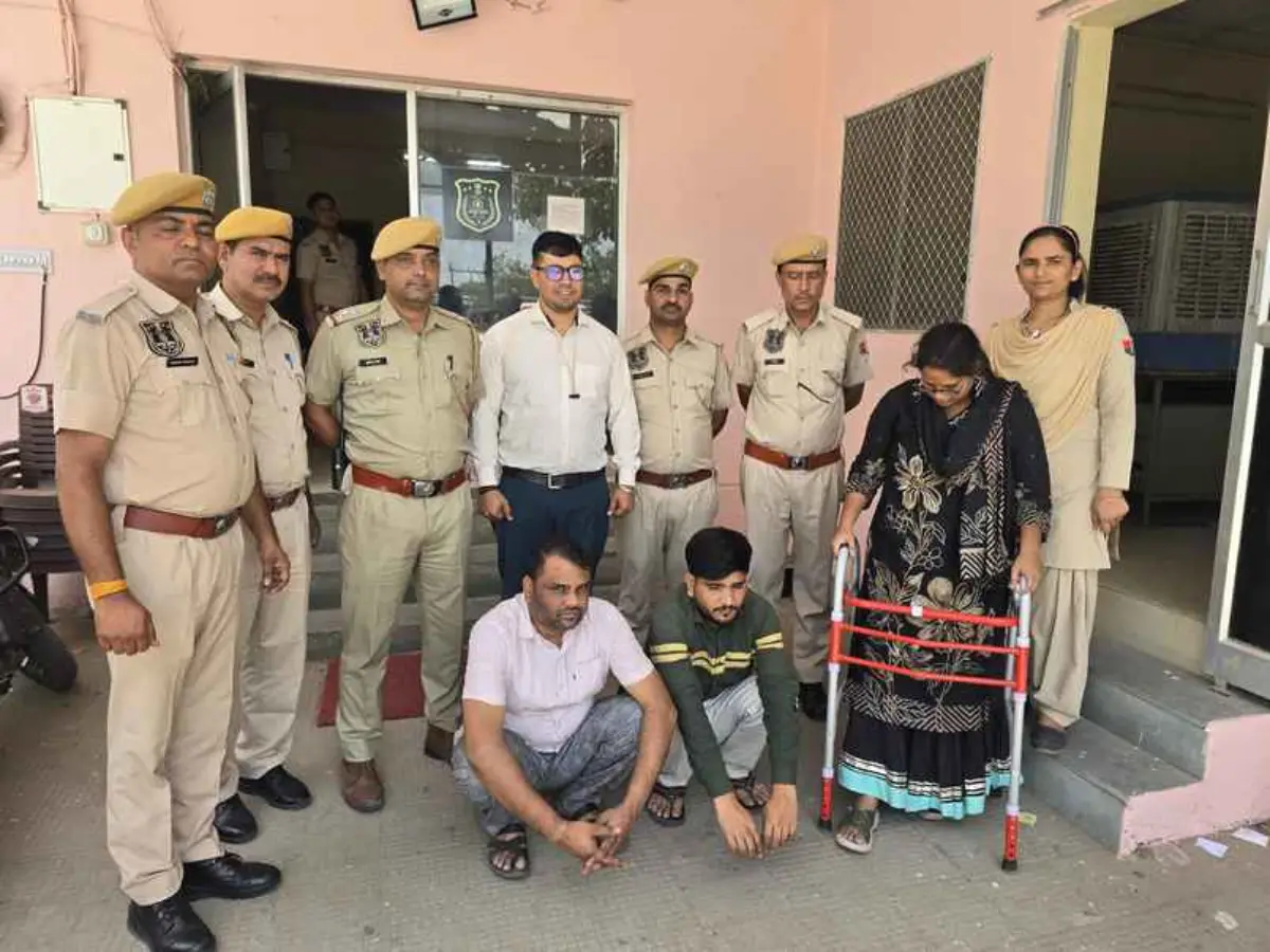 Jaipur News: लोन ठगी गिरोह का पर्दाफाश, फर्जी दस्तावेजों से करोड़ों की ठगी करता था गिरोह, 3 गिरफ्तार Jaipur News: लोन ठगी गिरोह का पर्दाफाश, फर्जी दस्तावेजों से करोड़ों की ठगी करता था गिरोह, 3 गिरफ्तार