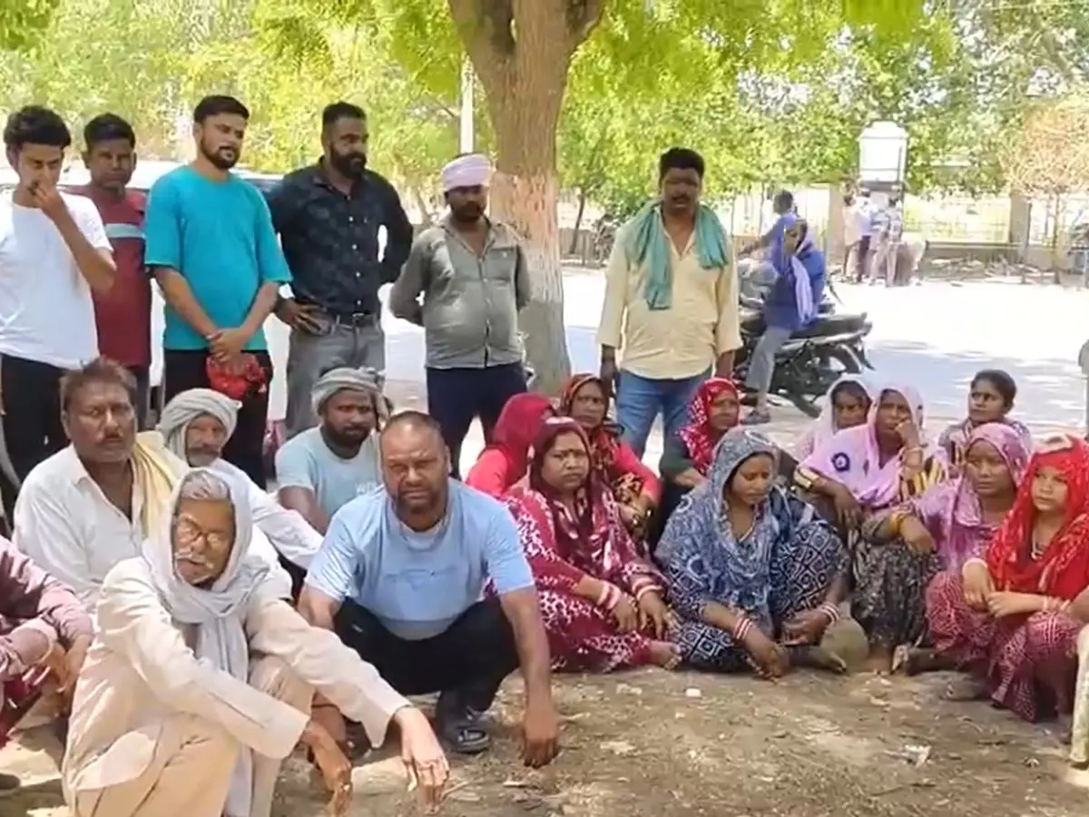काम करने के दौरान मजदूर की मौत, ठेकेदार पर परिजनों ने लगाया जबरन... काम करने के दौरान मजदूर की मौत, ठेकेदार पर परिजनों ने लगाया जबरन...