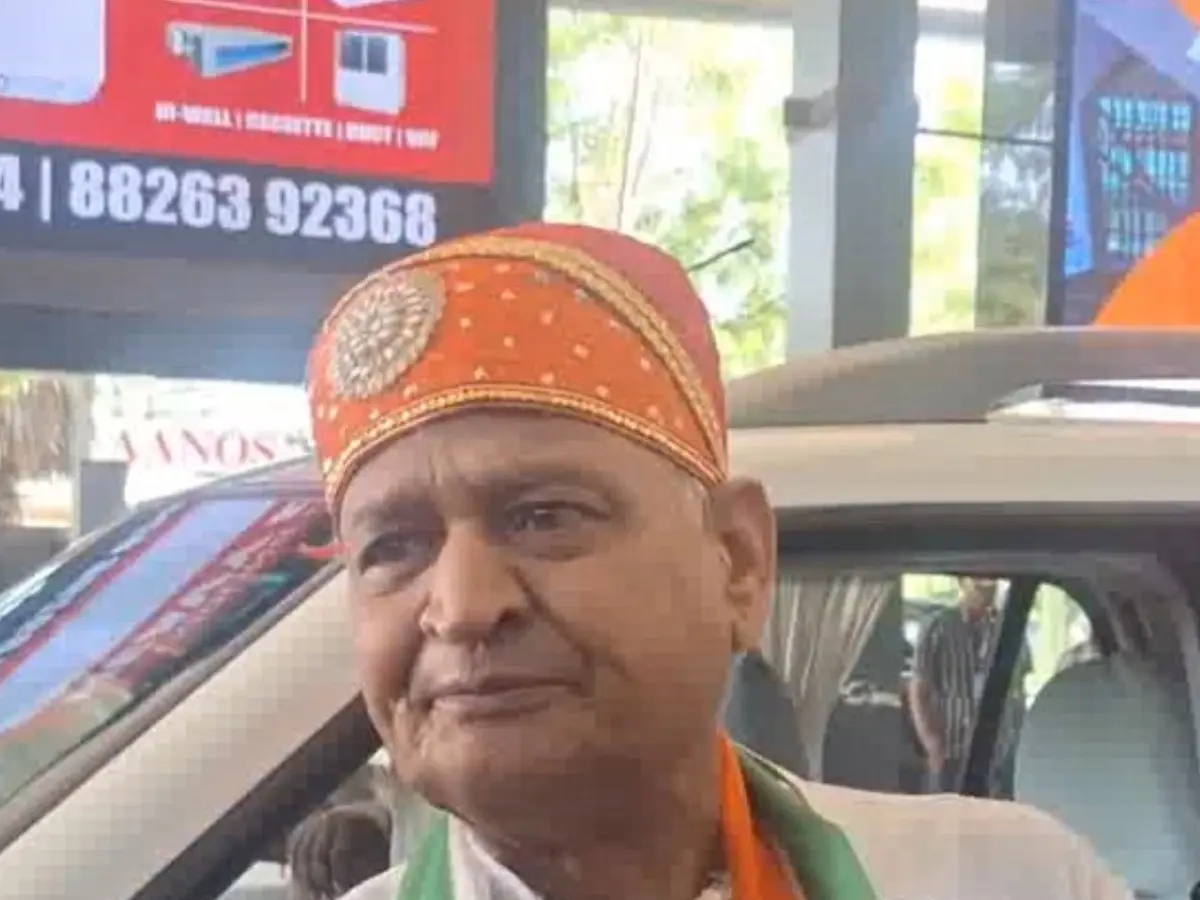 उदयपुर पहुंचे अशोक गहलोत, केंद्र और प्रदेश की भाजपा सरकार पर जमकर निशाना साधा