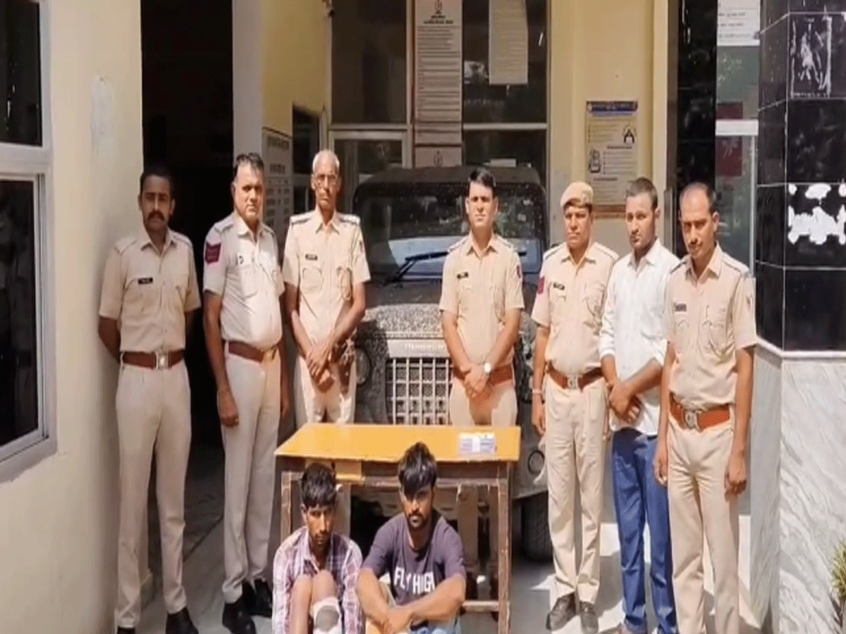 Jaipur: कार में पेट्रोल डलवाकर पंप सेल्समैन को मारी गोली, दो बदमाश गिरफ्तार Jaipur: कार में पेट्रोल डलवाकर पंप सेल्समैन को मारी गोली, दो बदमाश गिरफ्तार