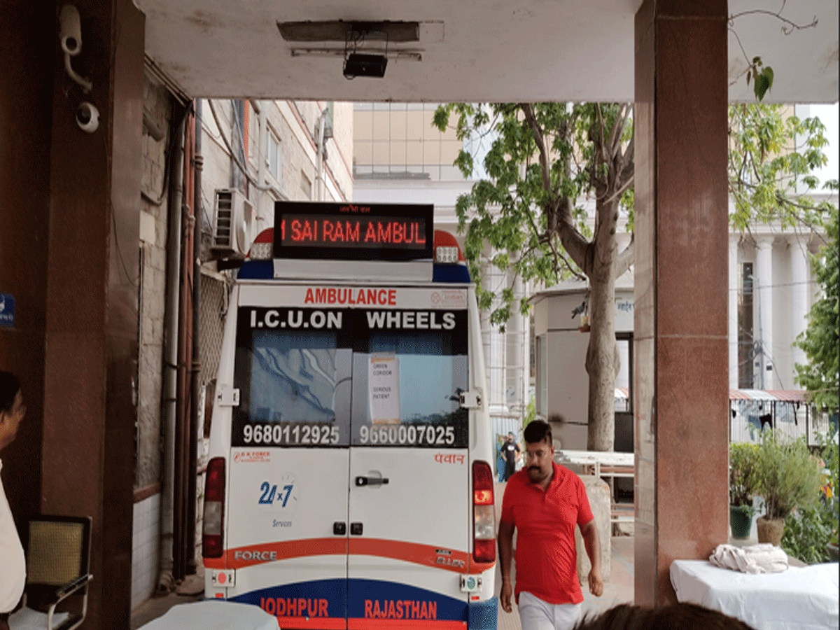Jaipur News: जोधपुर के रेजिडेंट डॉक्टर ने जान देने की कोशिश, हालत गंभीर Jaipur News: जोधपुर के रेजिडेंट डॉक्टर ने जान देने की कोशिश, हालत गंभीर