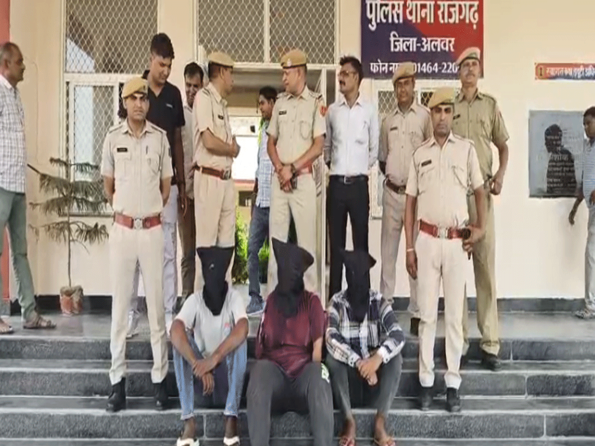 Alwar News: रात में व्यापारी के साथ अपहरण और लूट, 3 आरोपी गिरफ्तार Alwar News: रात में व्यापारी के साथ अपहरण और लूट, 3 आरोपी गिरफ्तार