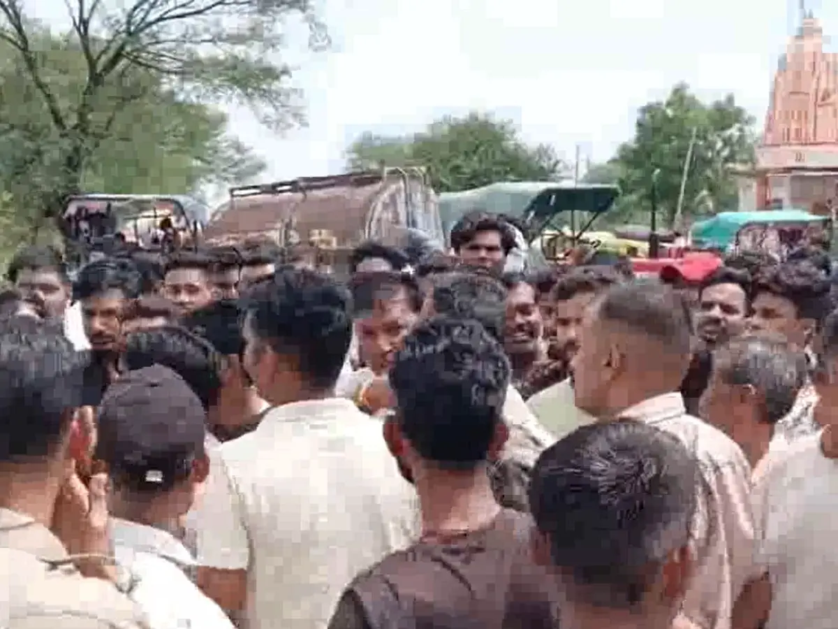 प्रतापगढ़ में बाईपास पर फिसलन भरी सड़क बनी हादसों का कारण, दो दिन में 10 से ज्यादा लोग घायल प्रतापगढ़ में बाईपास पर फिसलन भरी सड़क बनी हादसों का कारण, दो दिन में 10 से ज्यादा लोग घायल