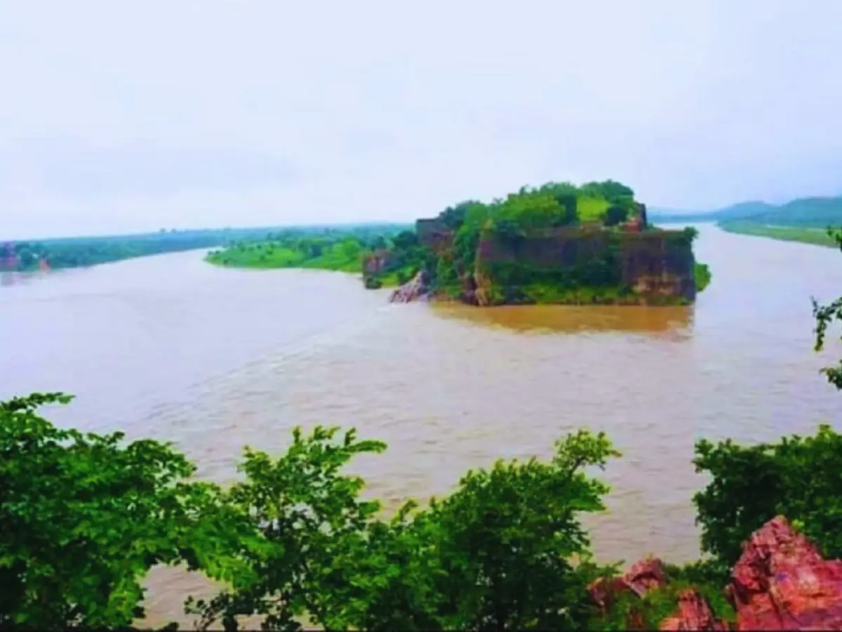 बिना नींव का किला