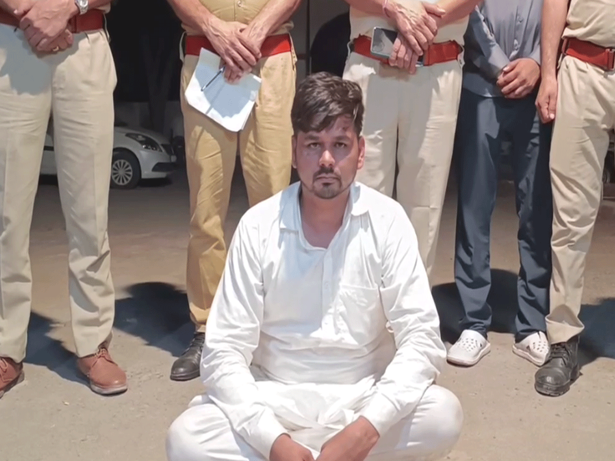Bikaner News : जहरीला हलवा खिलाने वाले तांत्रिक का साथी गिरफ्तार, 40 लाख नकदी भी जब्त Bikaner News : जहरीला हलवा खिलाने वाले तांत्रिक का साथी गिरफ्तार, 40 लाख नकदी भी जब्त