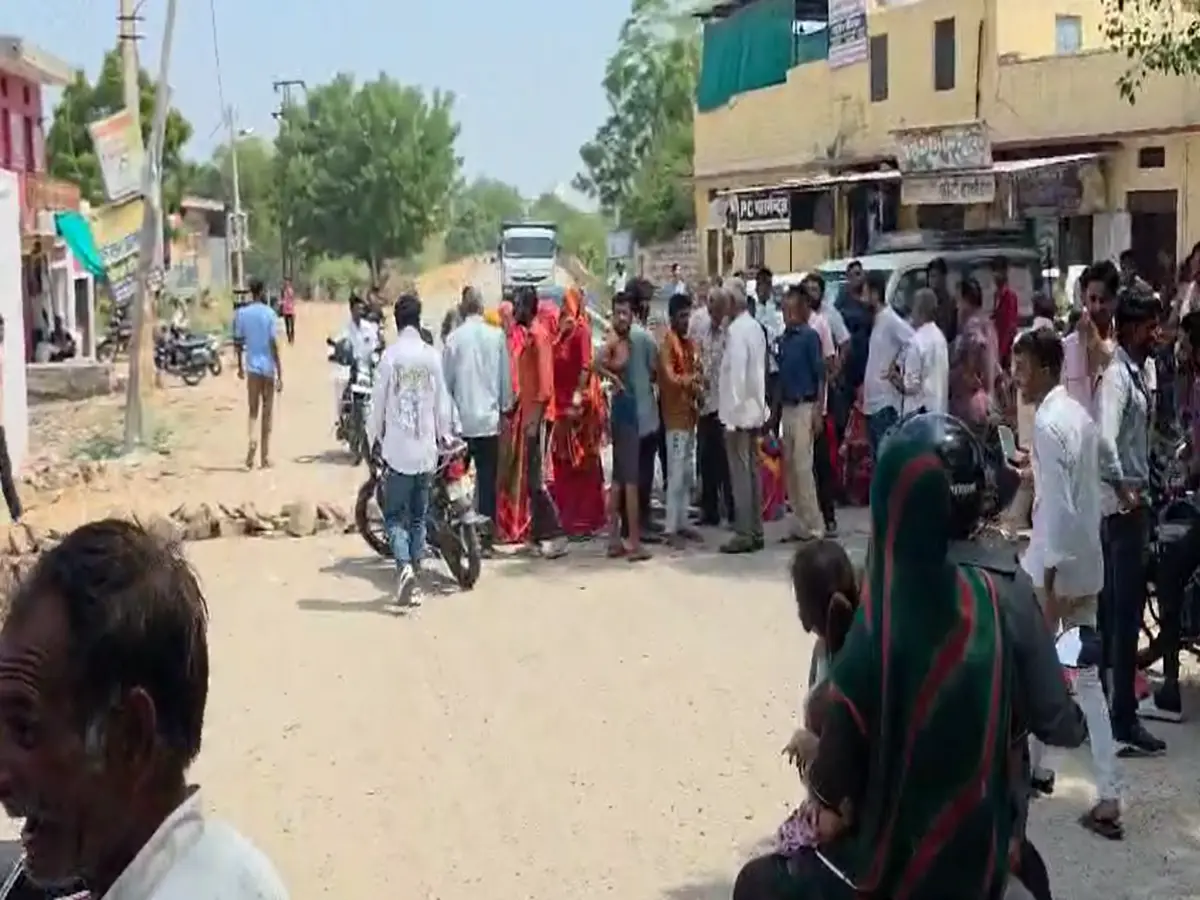 Jodhpur News: जोधपुर में पेयजल बना दिकक्त, समस्या का निवारण नहीं होने पर लोगों ने लगाया जाम Jodhpur News: जोधपुर में पेयजल बना दिकक्त, समस्या का निवारण नहीं होने पर लोगों ने लगाया जाम
