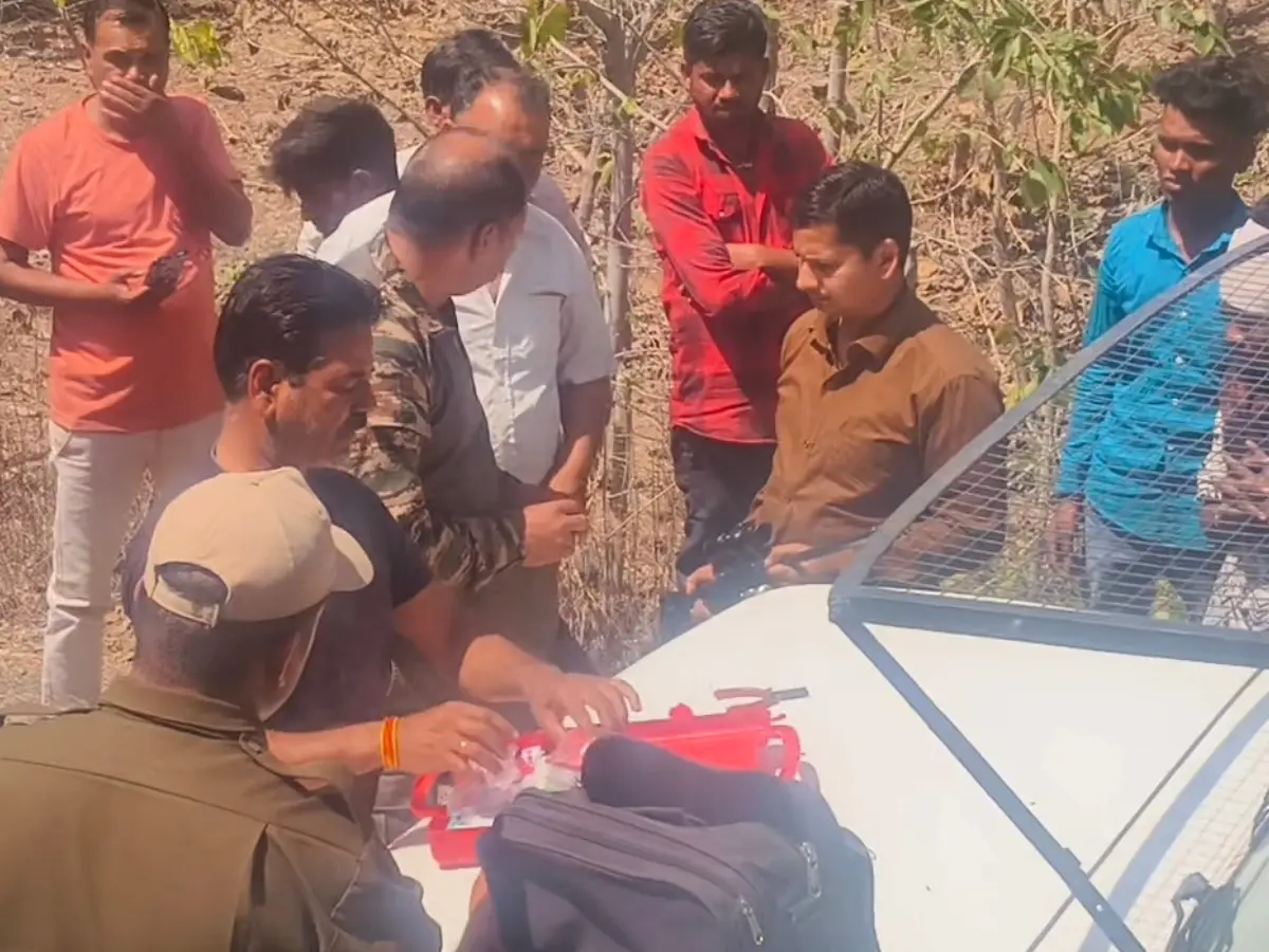 उदयपुर से अब ट्रेंकुलाइज टीम को बुलवाने की नहीं पड़ेगी जरूरत, डूंगरपुर के 9 वनकर्मियों को मिलेगी ट्रेनिंग उदयपुर से अब ट्रेंकुलाइज टीम को बुलवाने की नहीं पड़ेगी जरूरत, डूंगरपुर के 9 वनकर्मियों को मिलेगी ट्रेनिंग