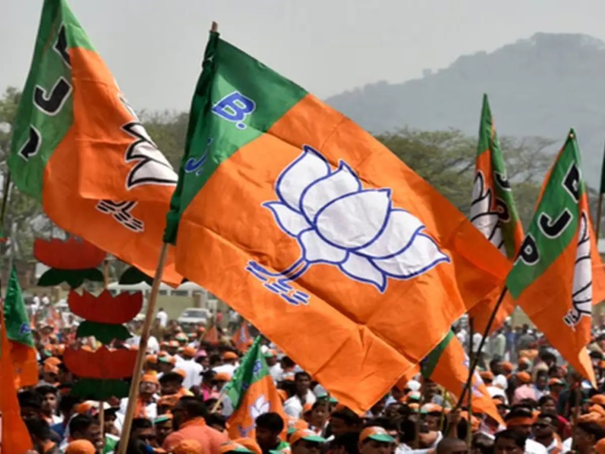 Rajasthan Politics: राजस्थान BJP में नए चेहरों को मिला मौका, 4 नए जिलाध्यक्ष घोषित 3 महिलाओं को दी जिम्मेदारी Rajasthan Politics: राजस्थान BJP में नए चेहरों को मिला मौका, 4 नए जिलाध्यक्ष घोषित 3 महिलाओं को दी जिम्मेदारी