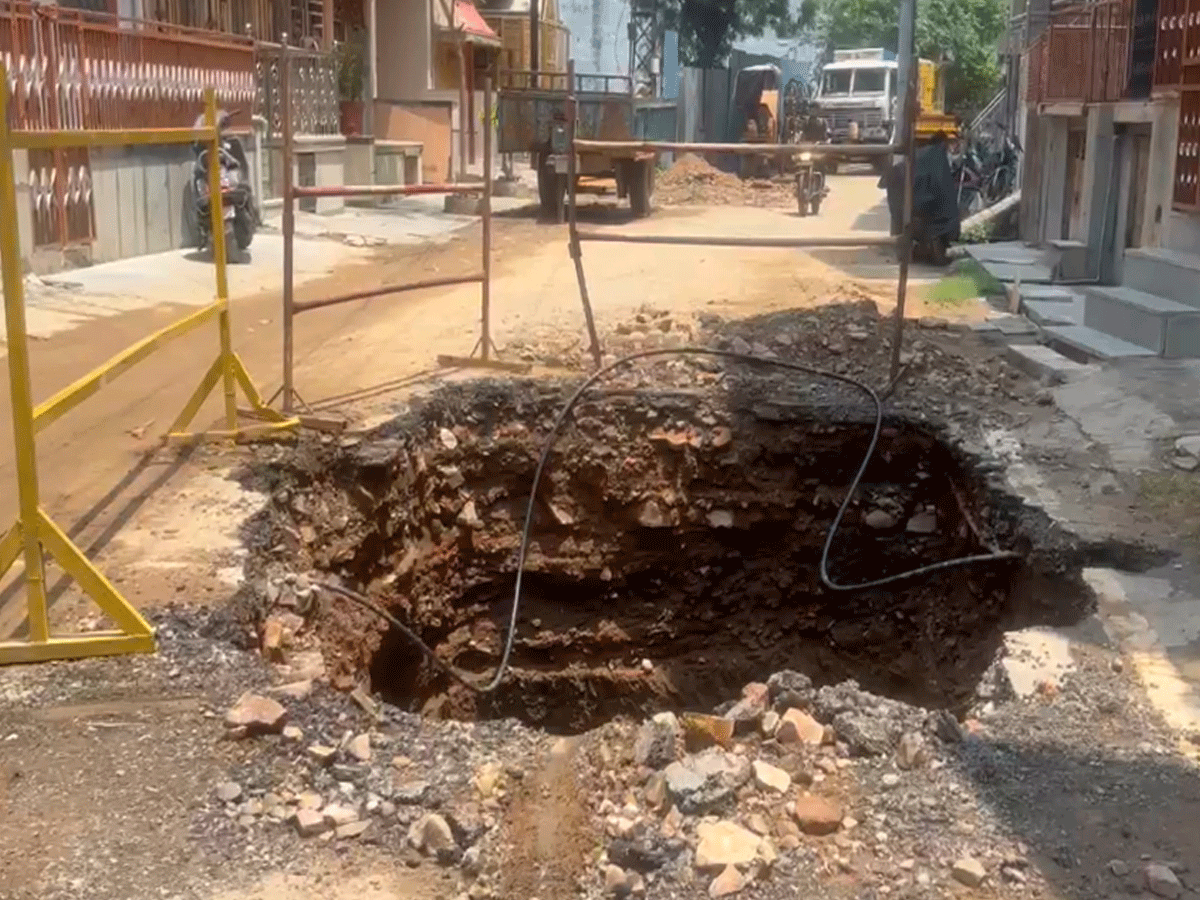Dungarpur News : RUIDP का धीमा काम, बारिश में लोगों के लिए बन सकता है जानलेवा